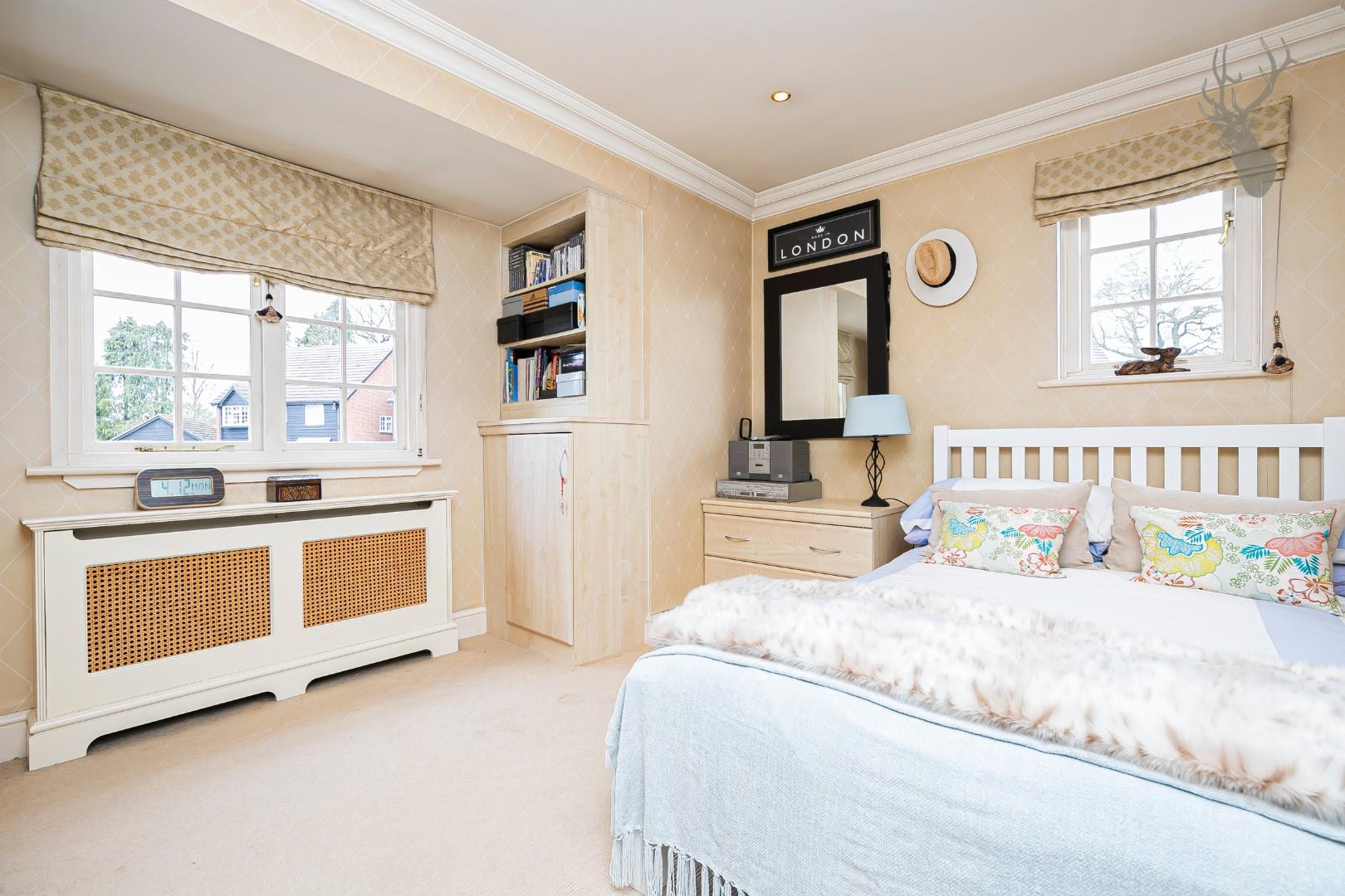 Property For Sale Wallers Hoppet, Loughton, IG10 4 Bedroom House