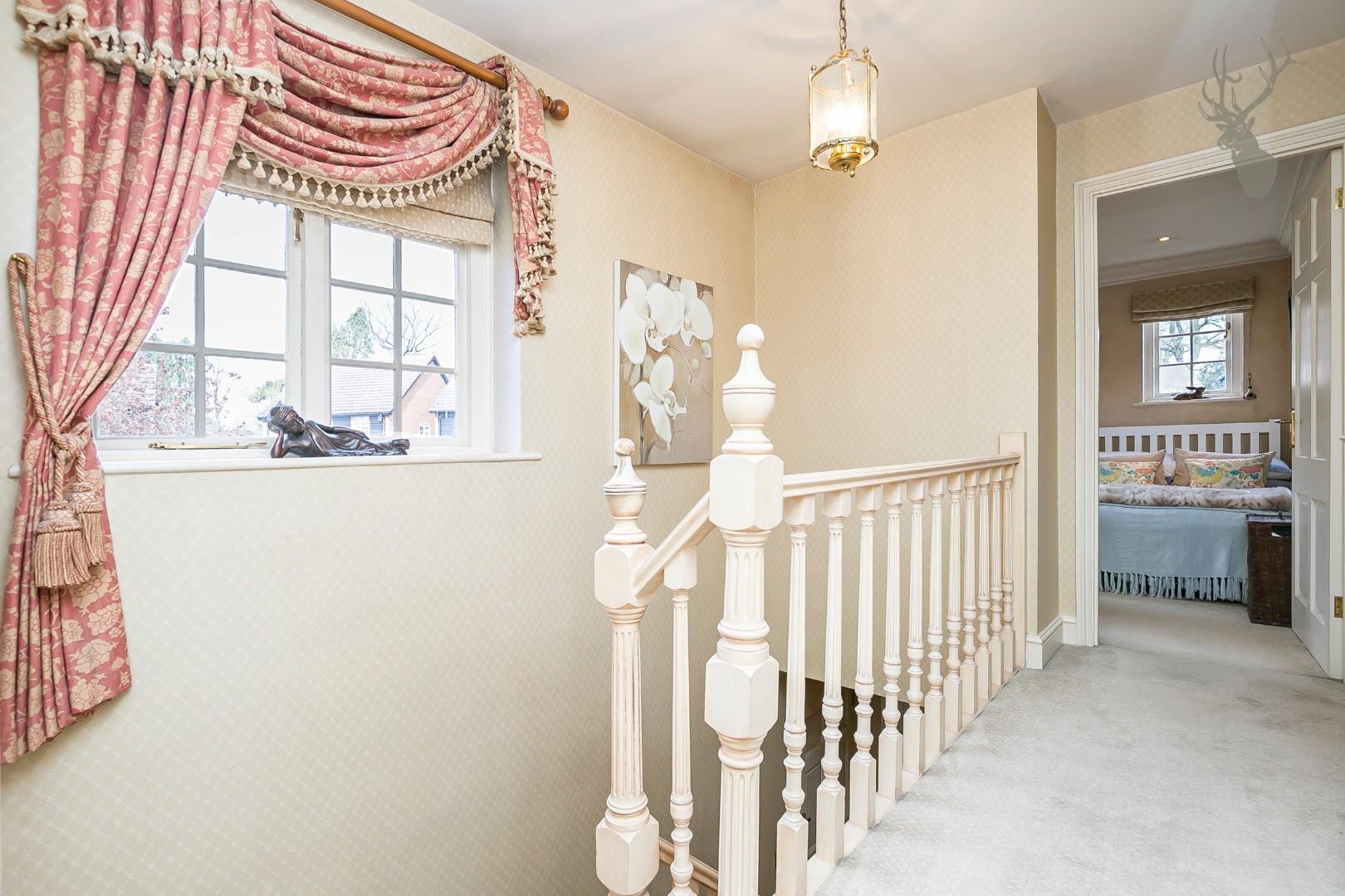 Property For Sale Wallers Hoppet, Loughton, IG10 4 Bedroom House