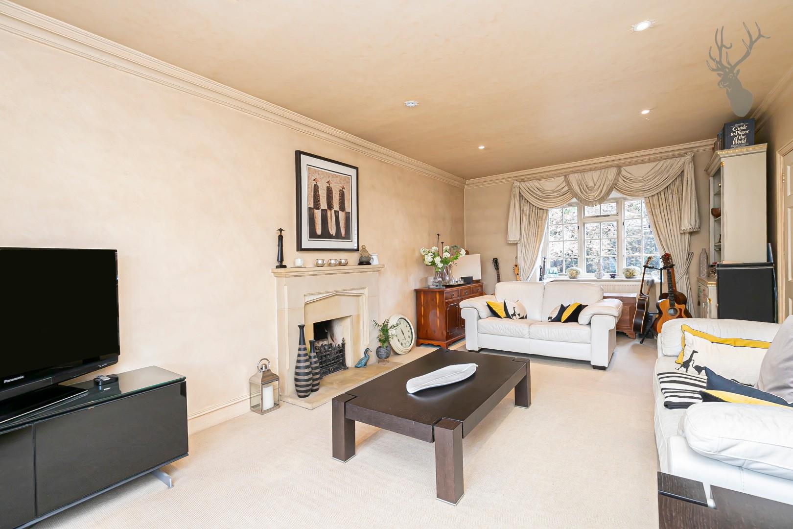 Property For Sale Wallers Hoppet, Loughton, IG10 4 Bedroom House