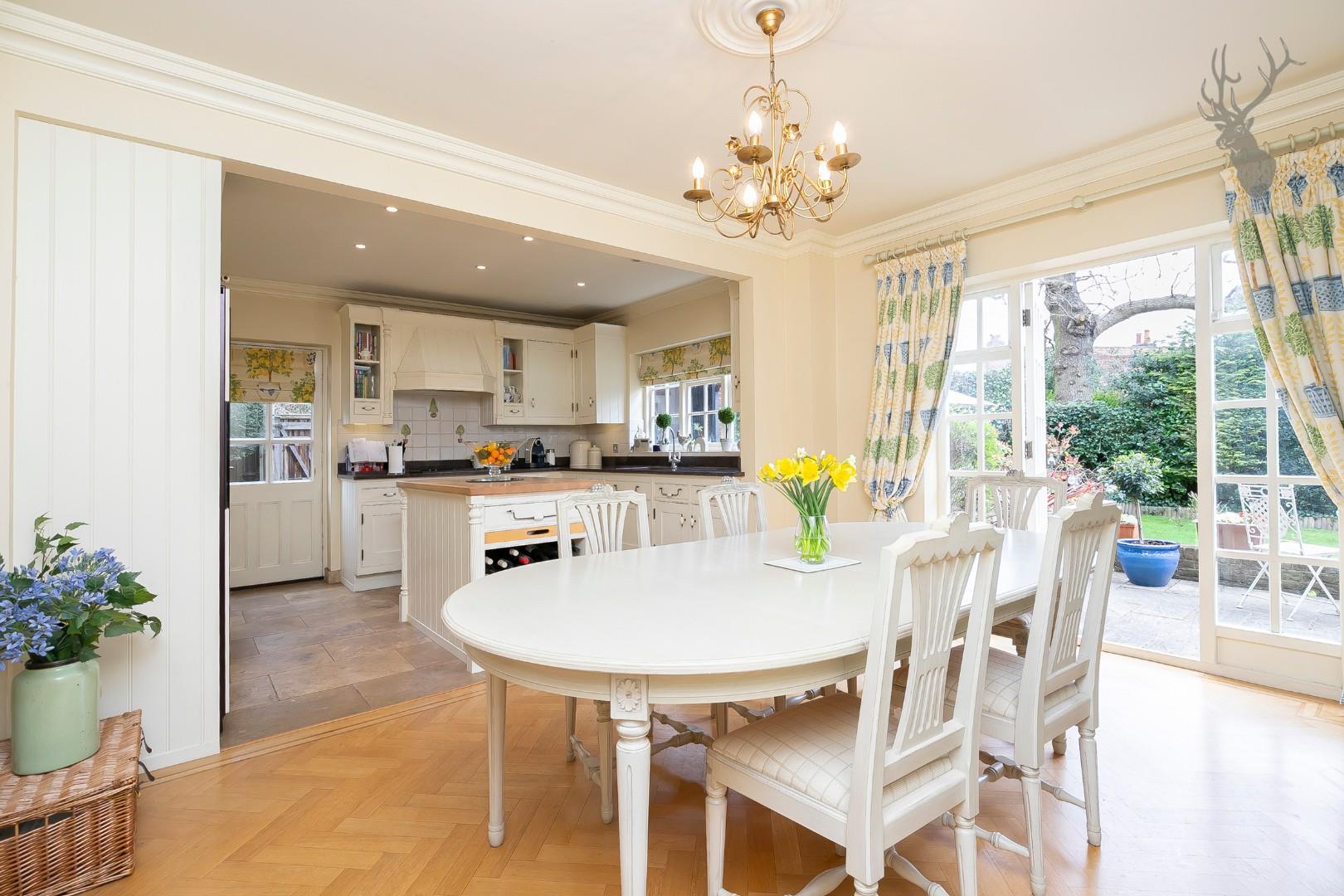 Property For Sale Wallers Hoppet, Loughton, IG10 4 Bedroom House