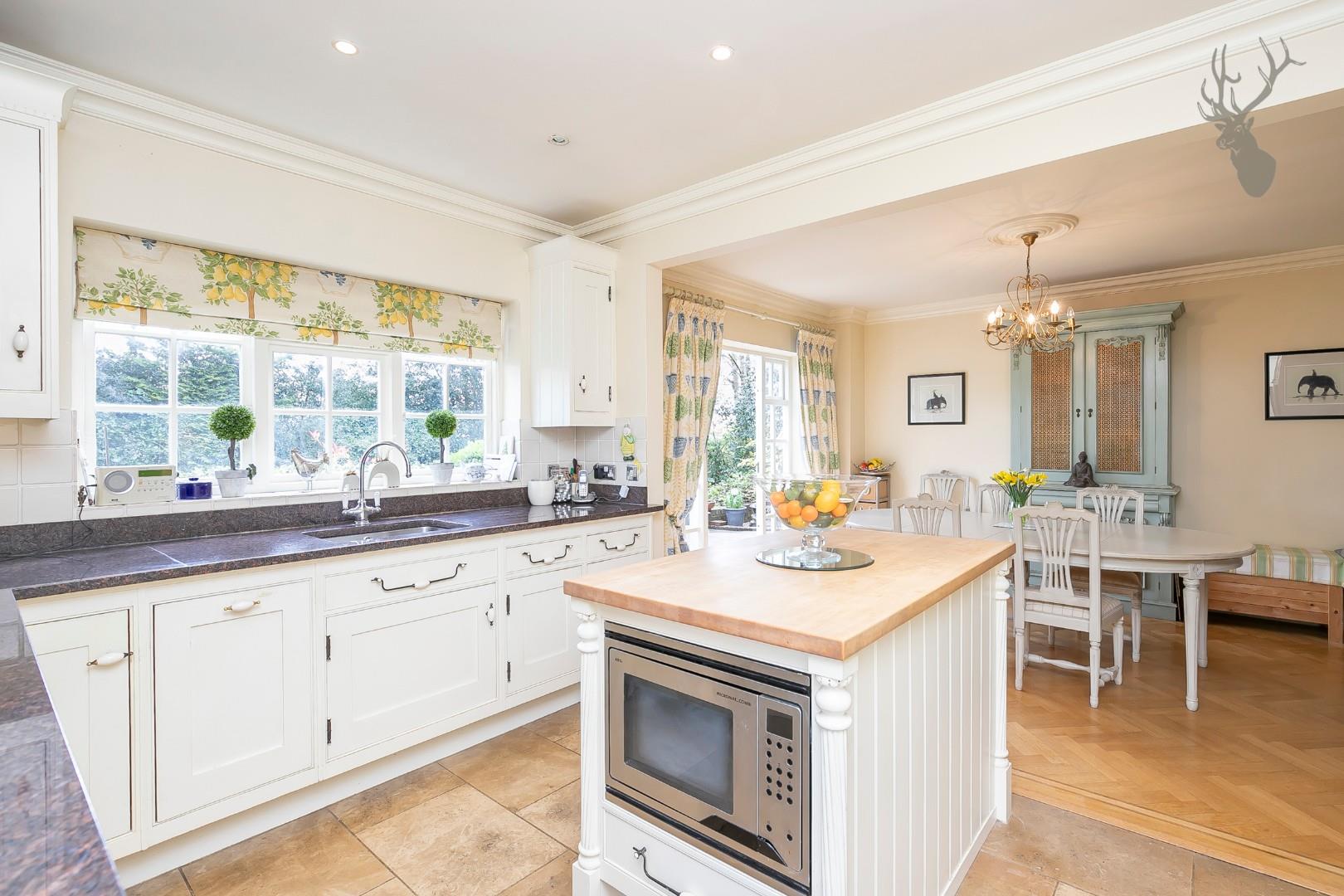 Property For Sale Wallers Hoppet, Loughton, IG10 4 Bedroom House