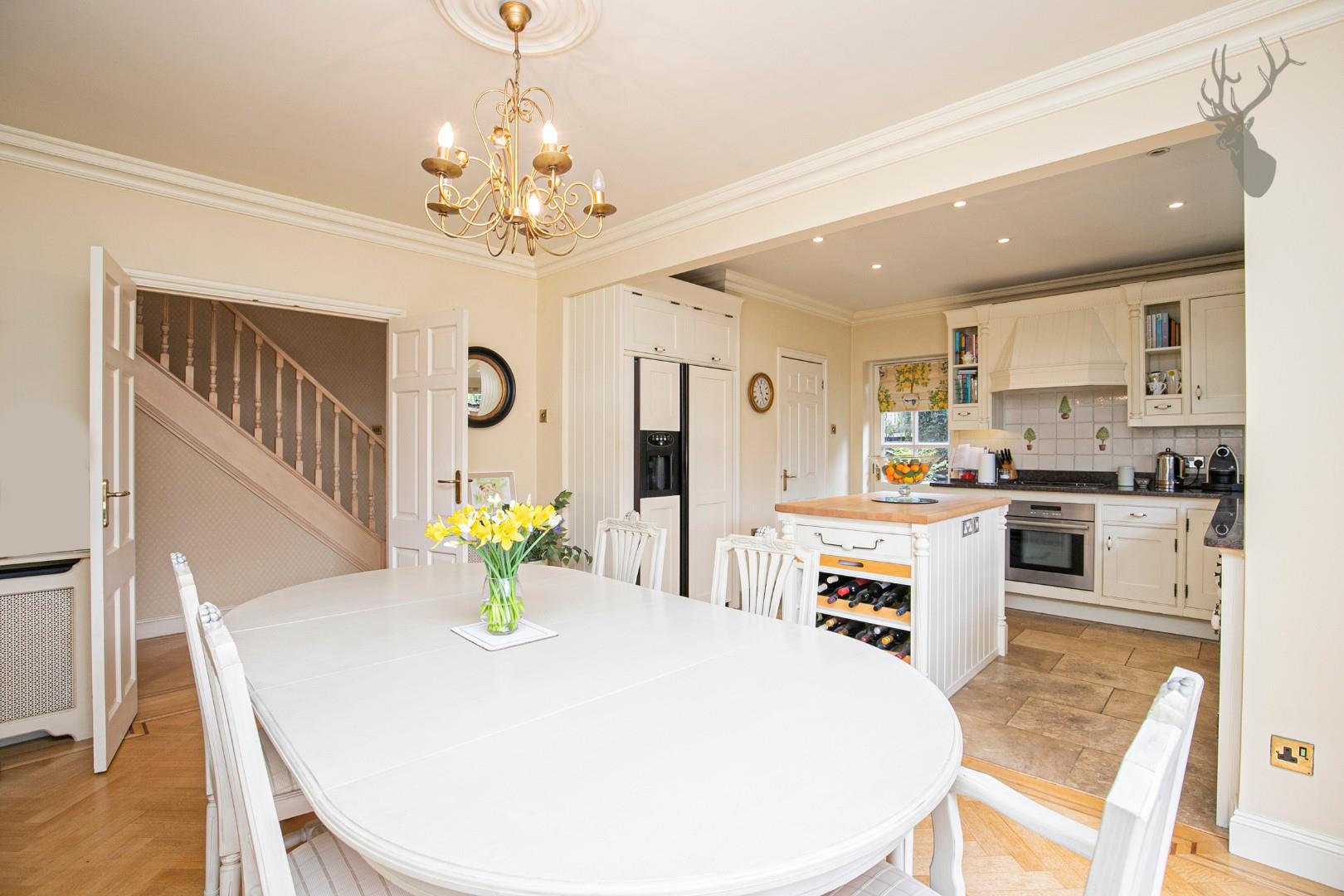 Property For Sale Wallers Hoppet, Loughton, IG10 4 Bedroom House