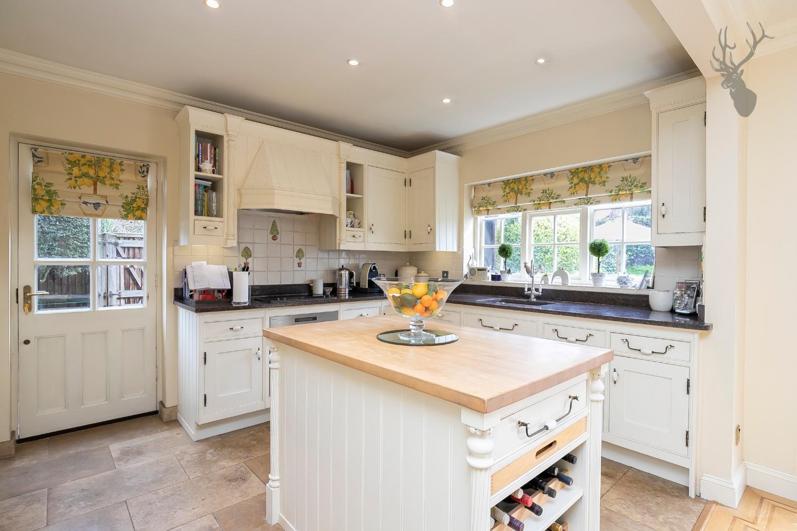 Property For Sale Wallers Hoppet, Loughton, IG10 4 Bedroom House