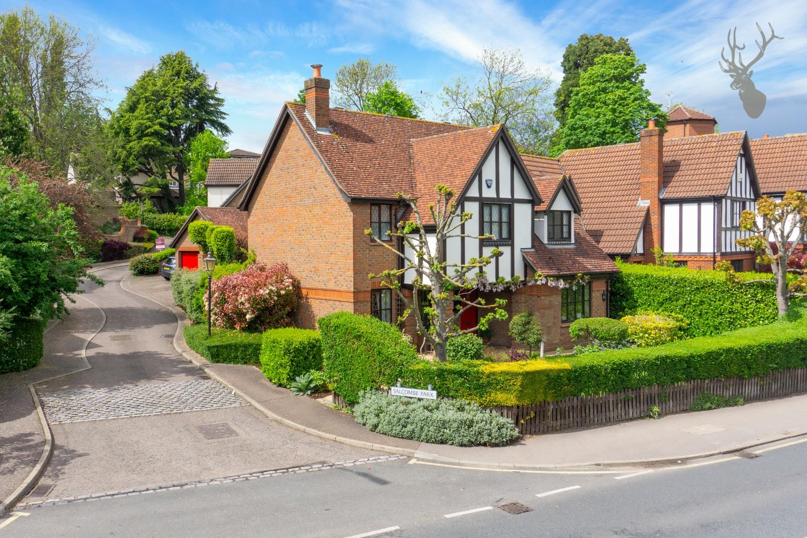 Property For Sale High Road, Loughton, IG10 4 Bedroom House