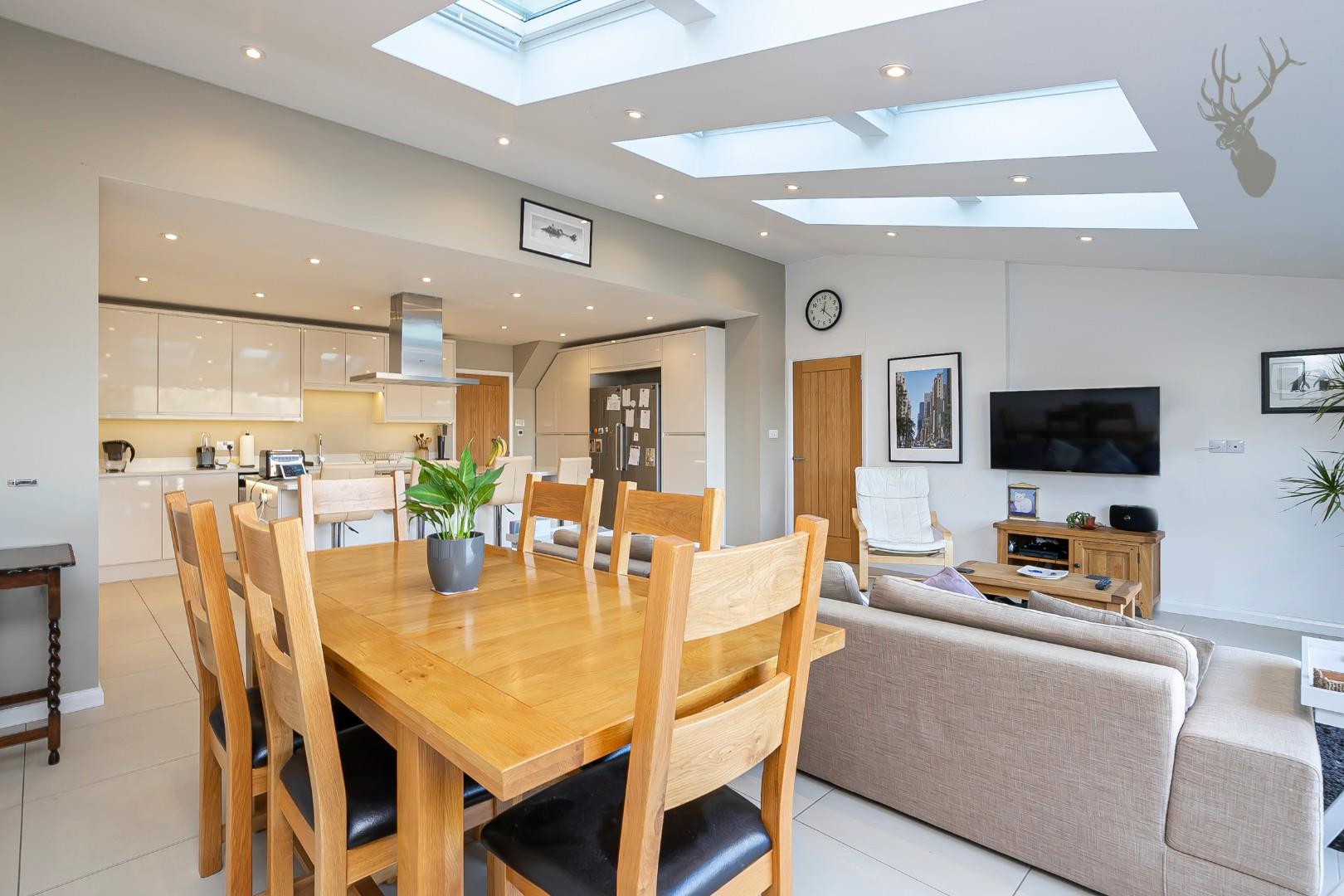 Property For Sale Harewood Hill, Theydon Bois, CM16 5 Bedroom House