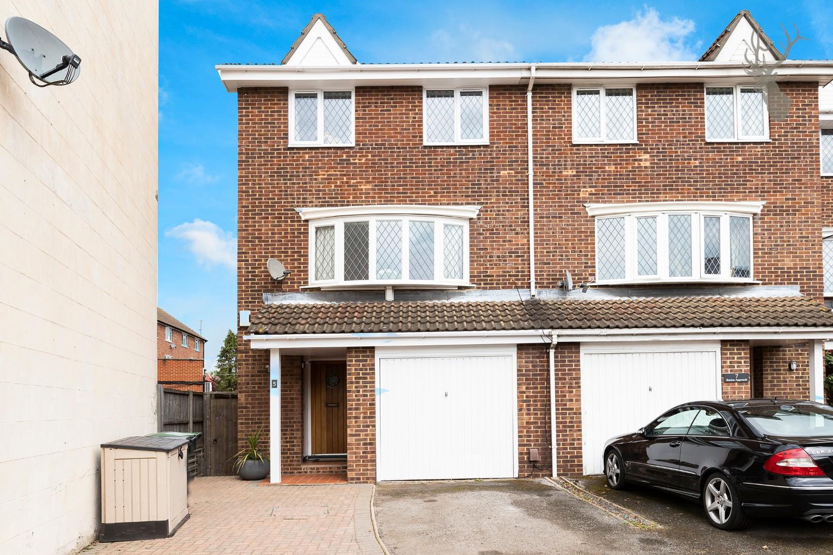 Similar Property: House - End Terrace in Theydon Bois