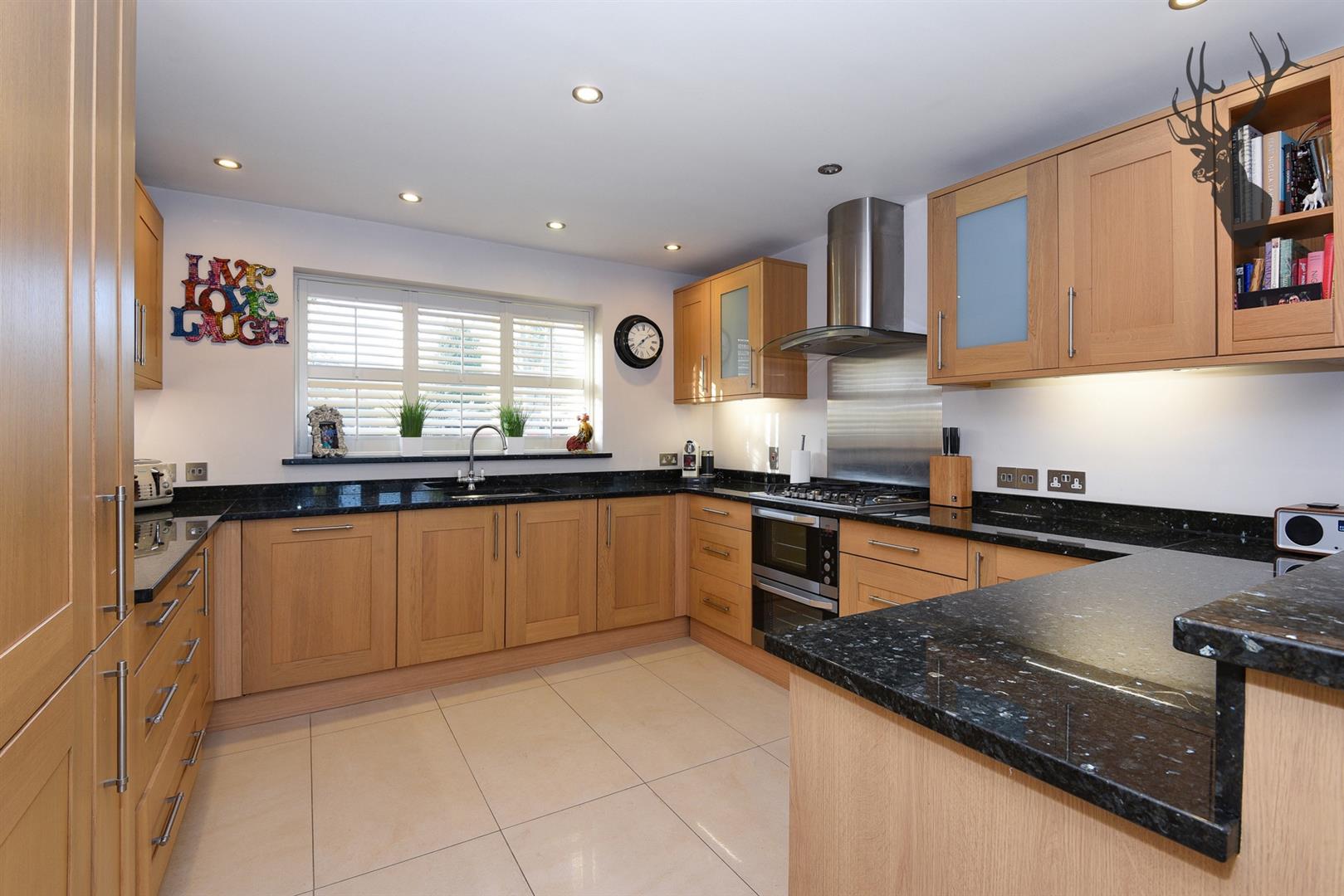 Property For Sale Woodland Way, Theydon Bois, CM16 4 Bedroom House