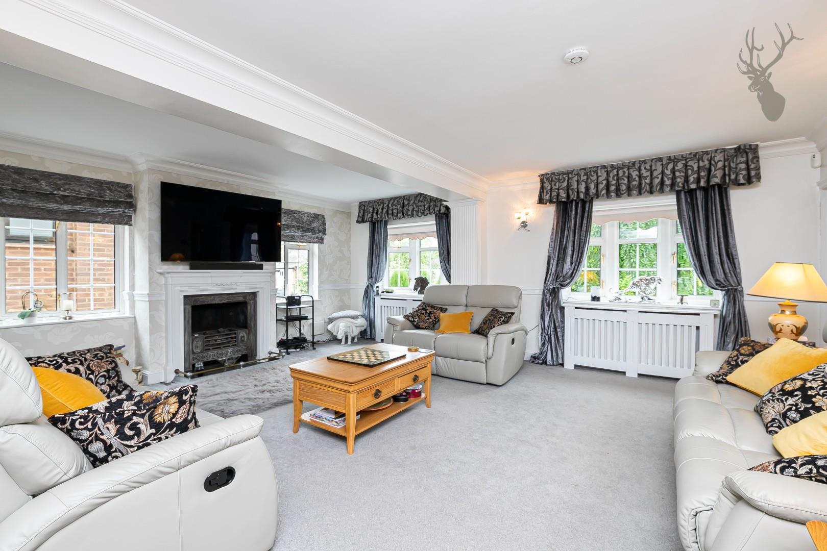 Property For Sale Broadstrood, Loughton, IG10 5 Bedroom House