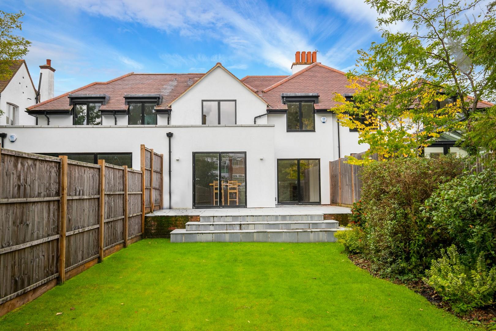 Property For Sale Station Road, Loughton, IG10 4 Bedroom House