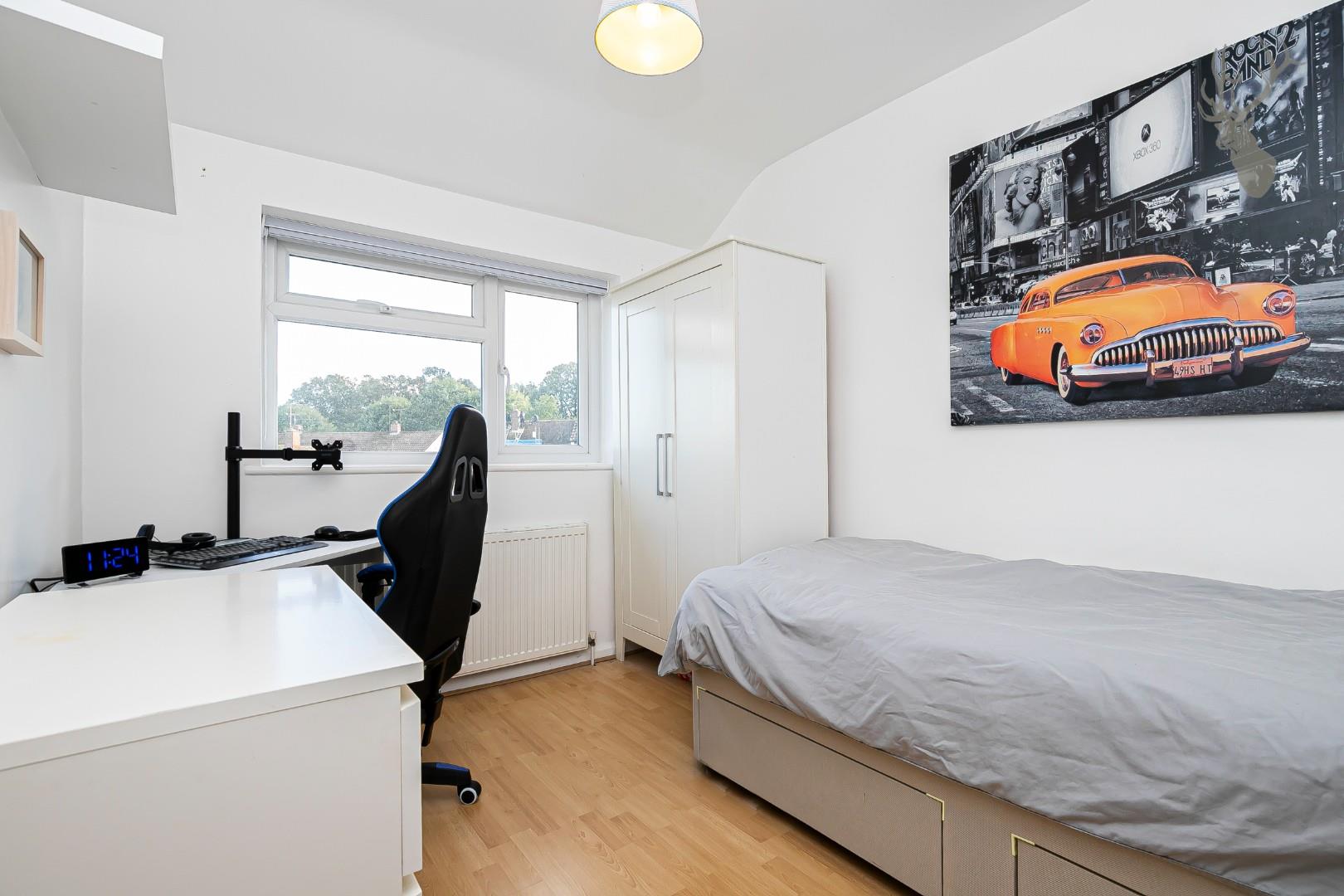 Property For Sale Green Glade, Theydon Bois, CM16 3 Bedroom House