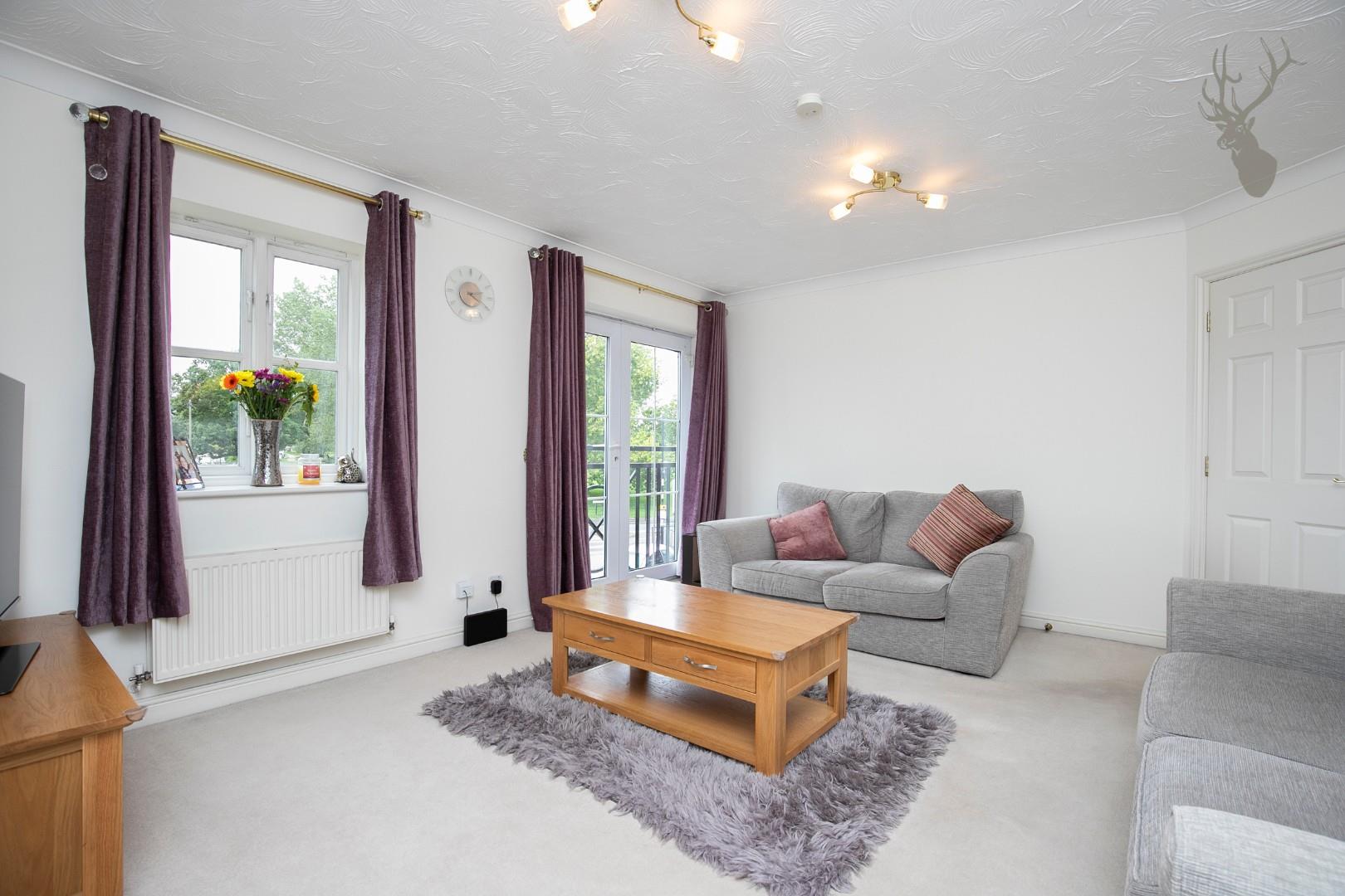 Property For Sale Forest Drive, Theydon Bois, CM16 2 Bedroom Flat