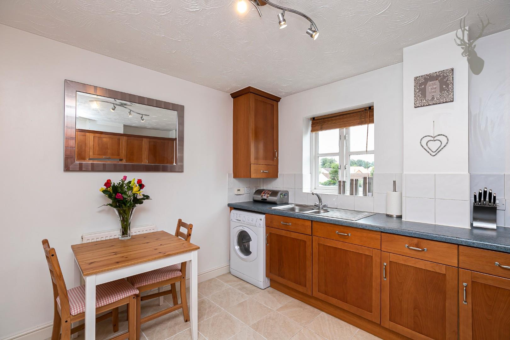 Property For Sale Forest Drive, Theydon Bois, CM16 2 Bedroom Flat