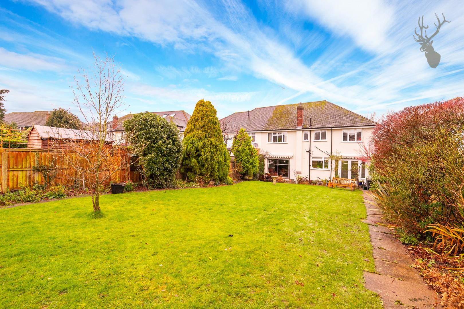 Property For Sale Dukes Avenue, Theydon Bois, CM16 5 Bedroom House