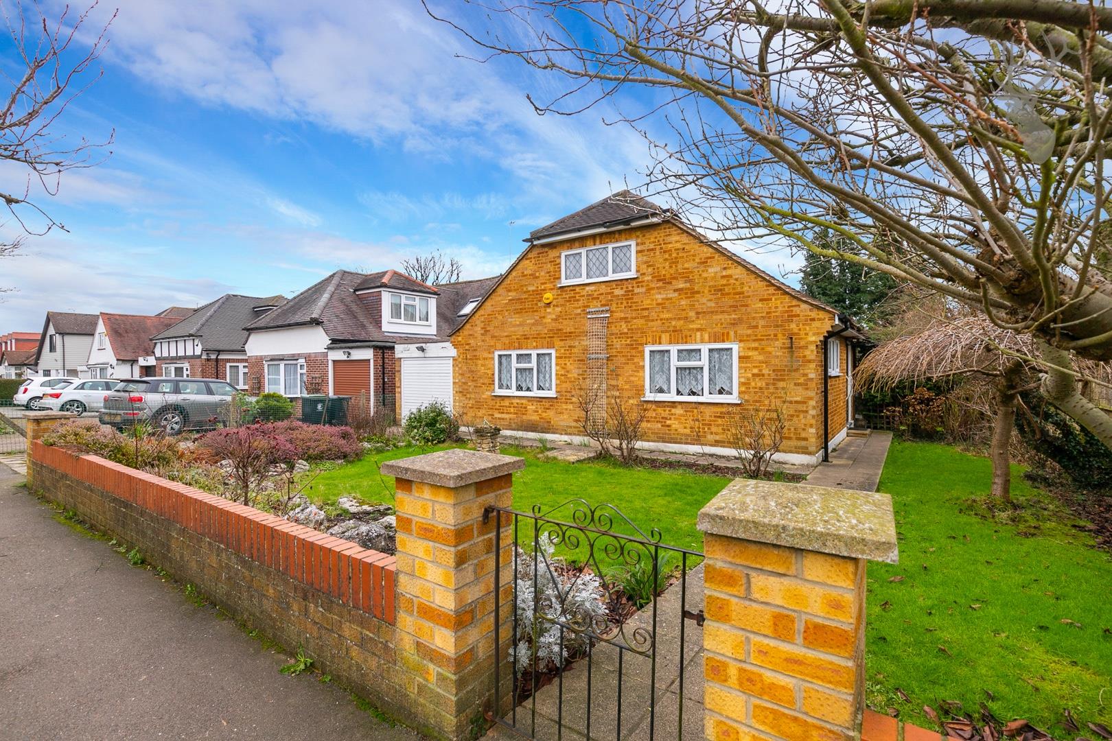 Property For Sale Orchard Drive, Theydon Bois, CM16 2 Bedroom