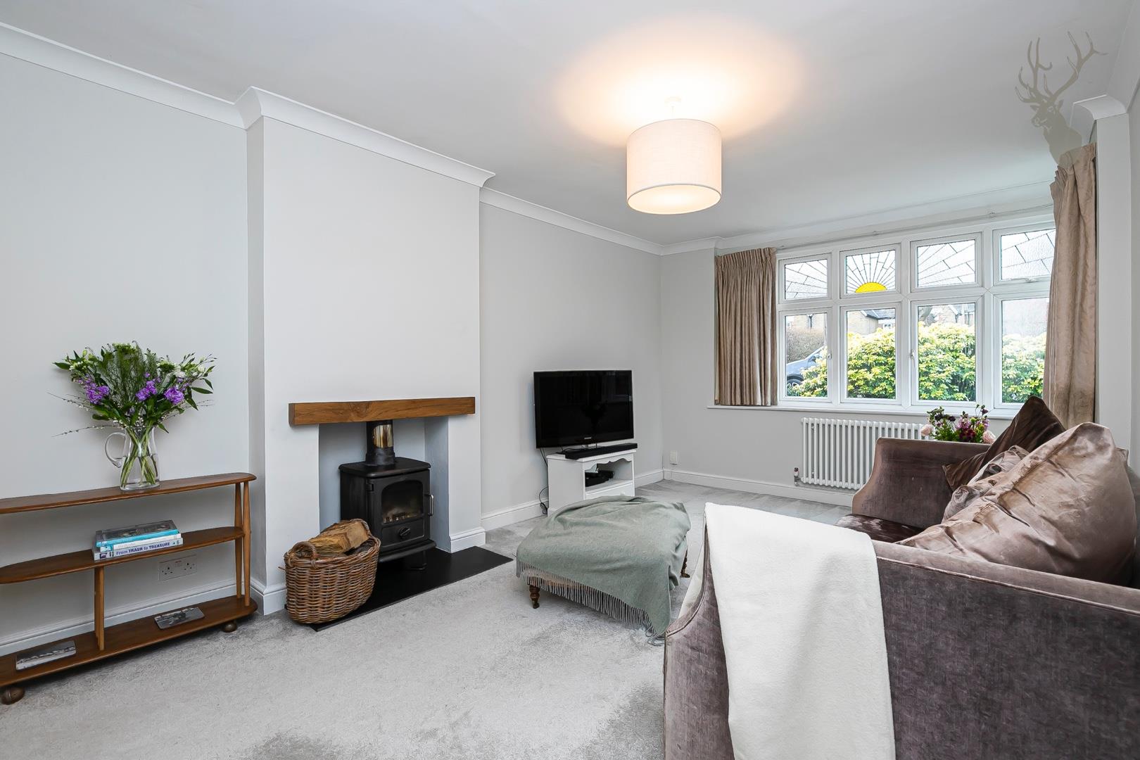 Property For Sale Piercing Hill, Theydon Bois, CM16 3 Bedroom House