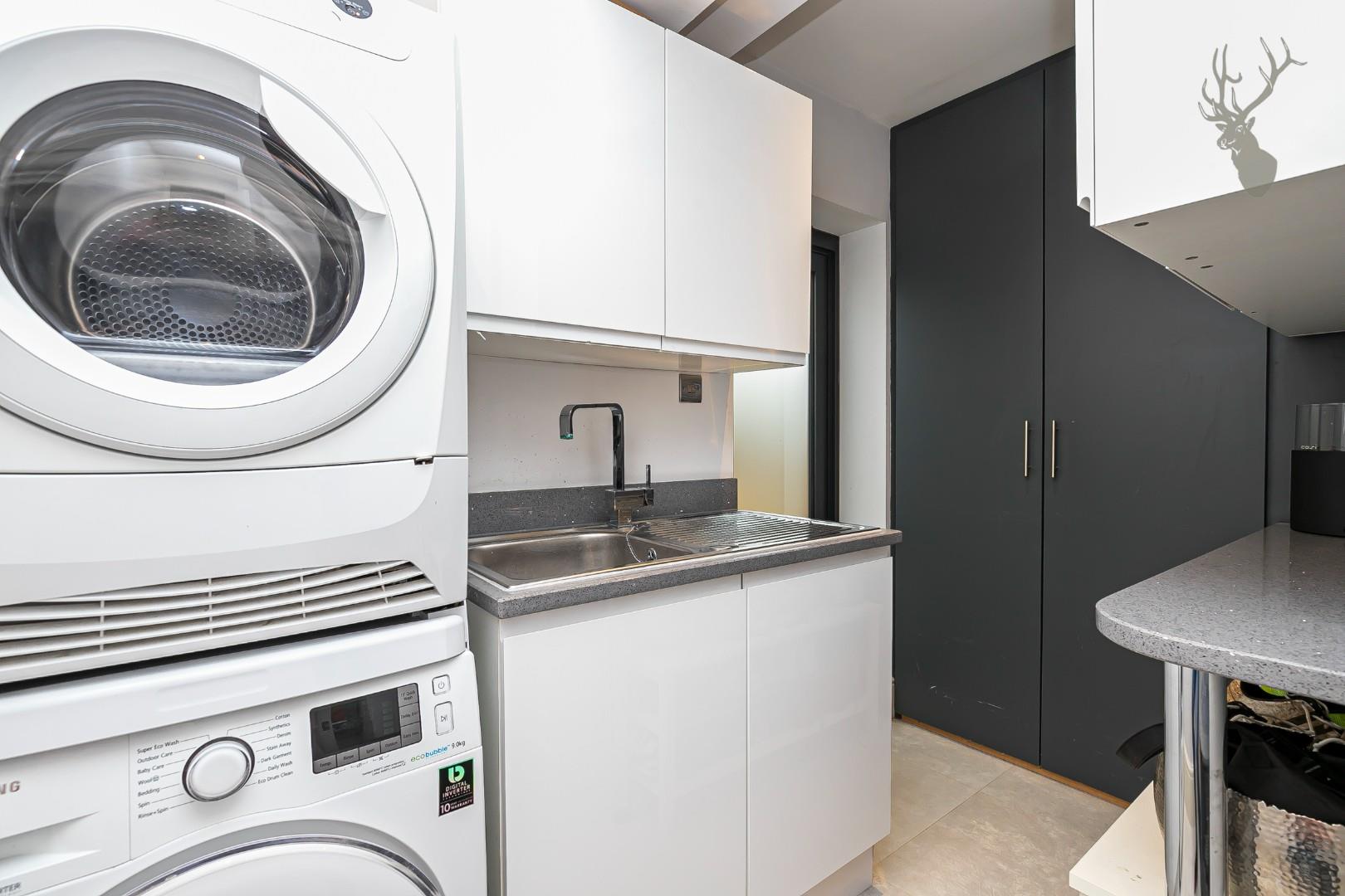 Property For Sale Albion Park, Loughton, IG10 5 Bedroom House