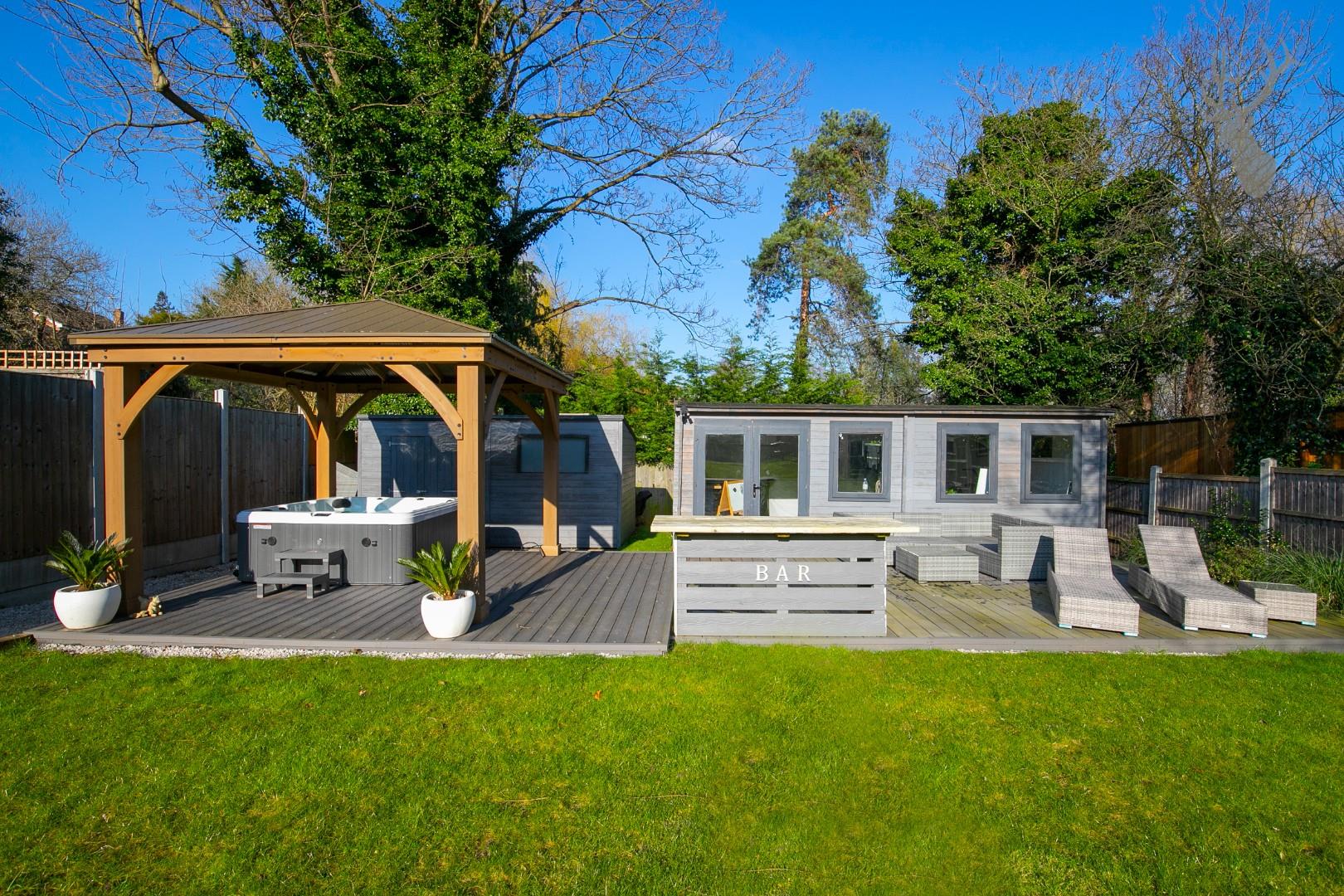 Property For Sale Albion Park, Loughton, IG10 5 Bedroom House