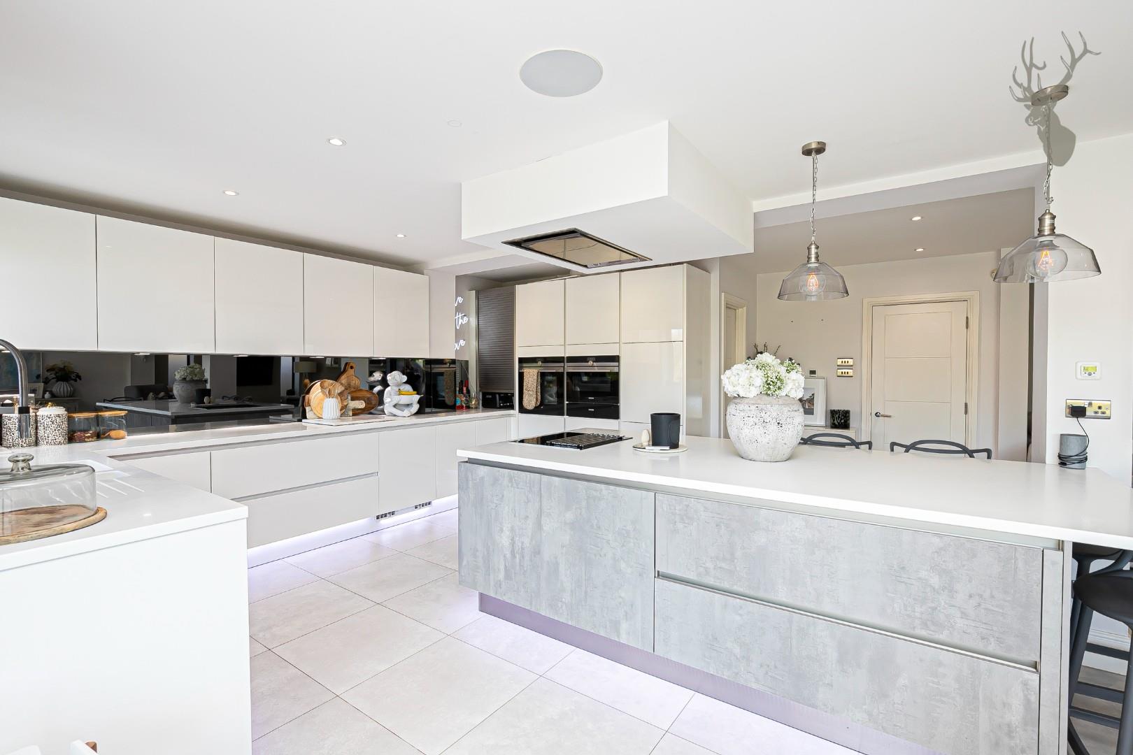 Property For Sale Albion Park, Loughton, IG10 5 Bedroom House