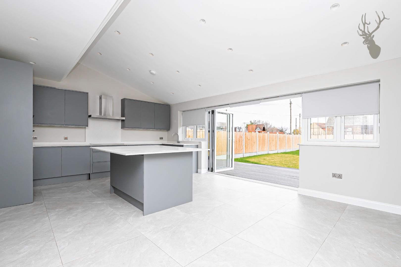 Property To Rent Farm Road, Rainham, RM13 4 Bedroom House through