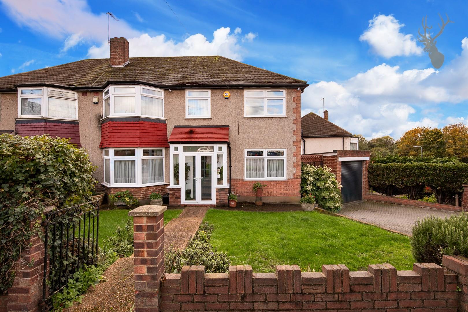 Property For Sale Wakefield Gardens, Ilford, IG1 5 Bedroom House