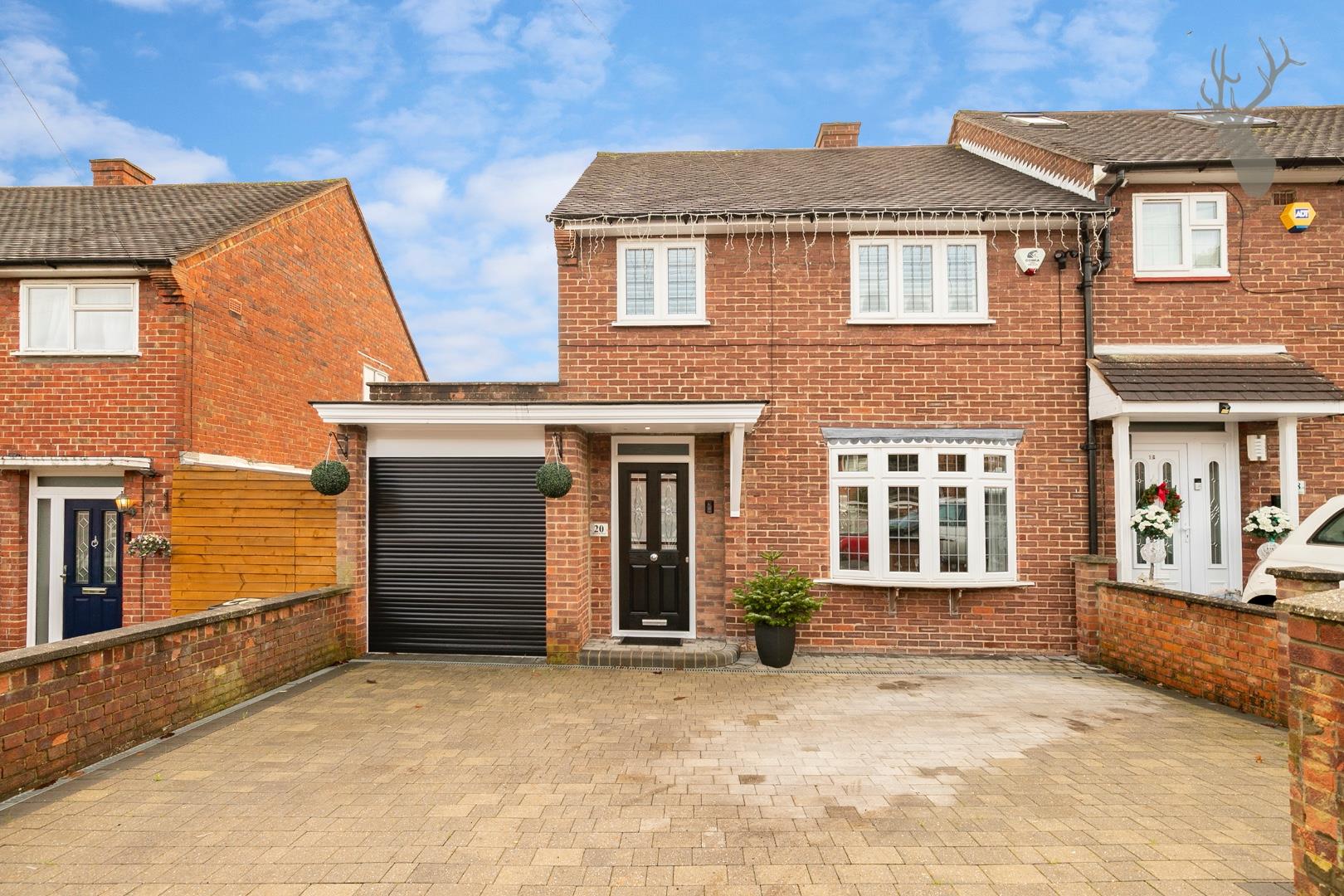 Property For Sale Whitehills Road, Loughton, IG10 2 Bedroom House