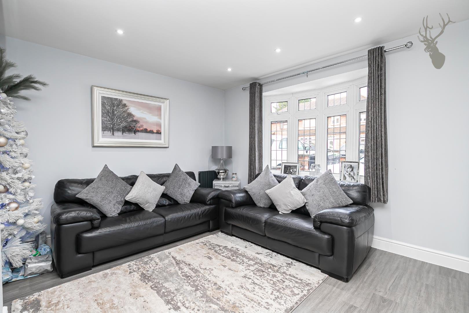 Property For Sale Whitehills Road, Loughton, IG10 2 Bedroom House