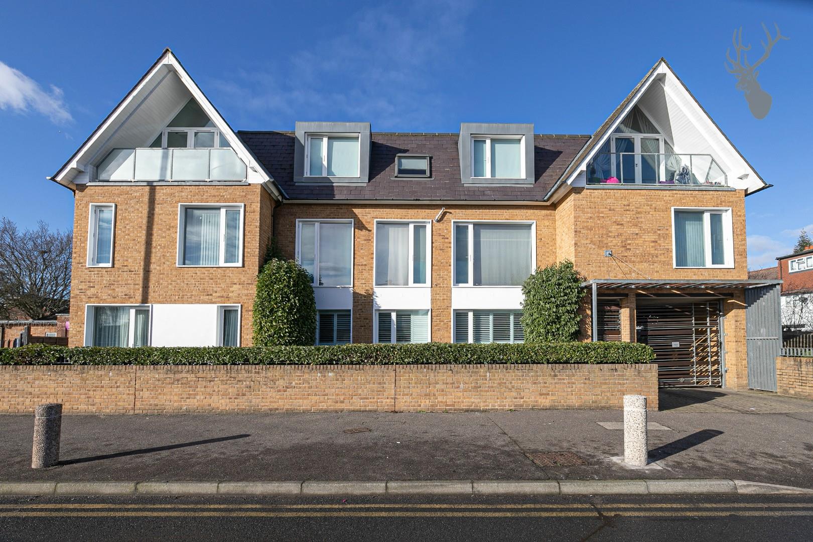 Property For Sale Valley Hill, Loughton, IG10 2 Bedroom Flat