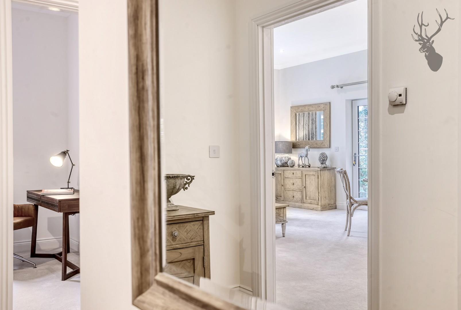 Property For Sale Lambourne Road, Chigwell, IG7 2 Bedroom Apartment