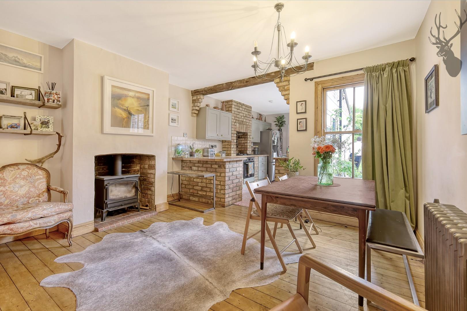 Property For Sale Woburn Avenue, Theydon Bois, CM16 3 Bedroom House