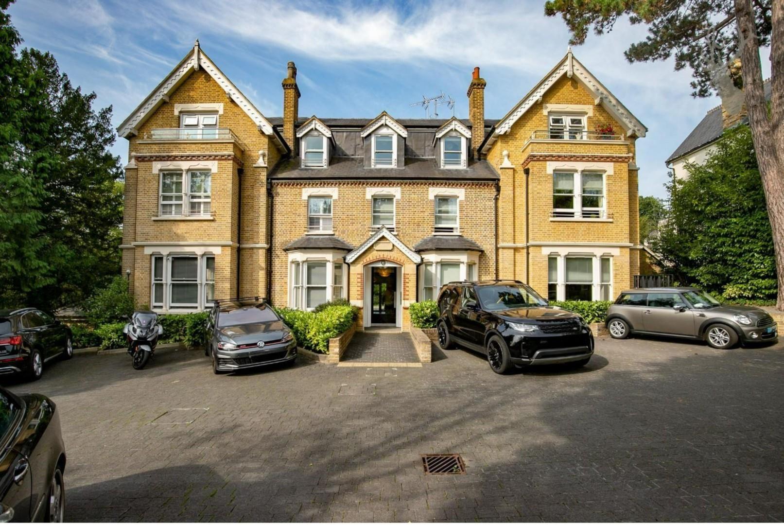 Similar Property: Apartment - Garden in Theydon Bois