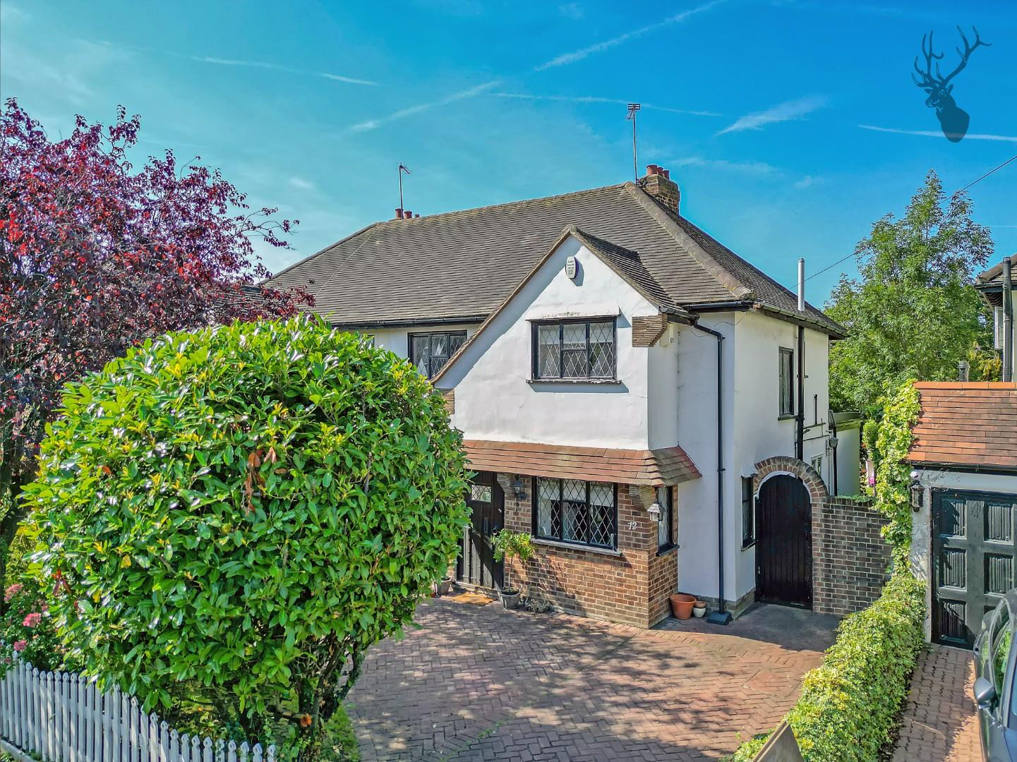 Property For Sale Grange Crescent, Chigwell, IG7 3 Bedroom House