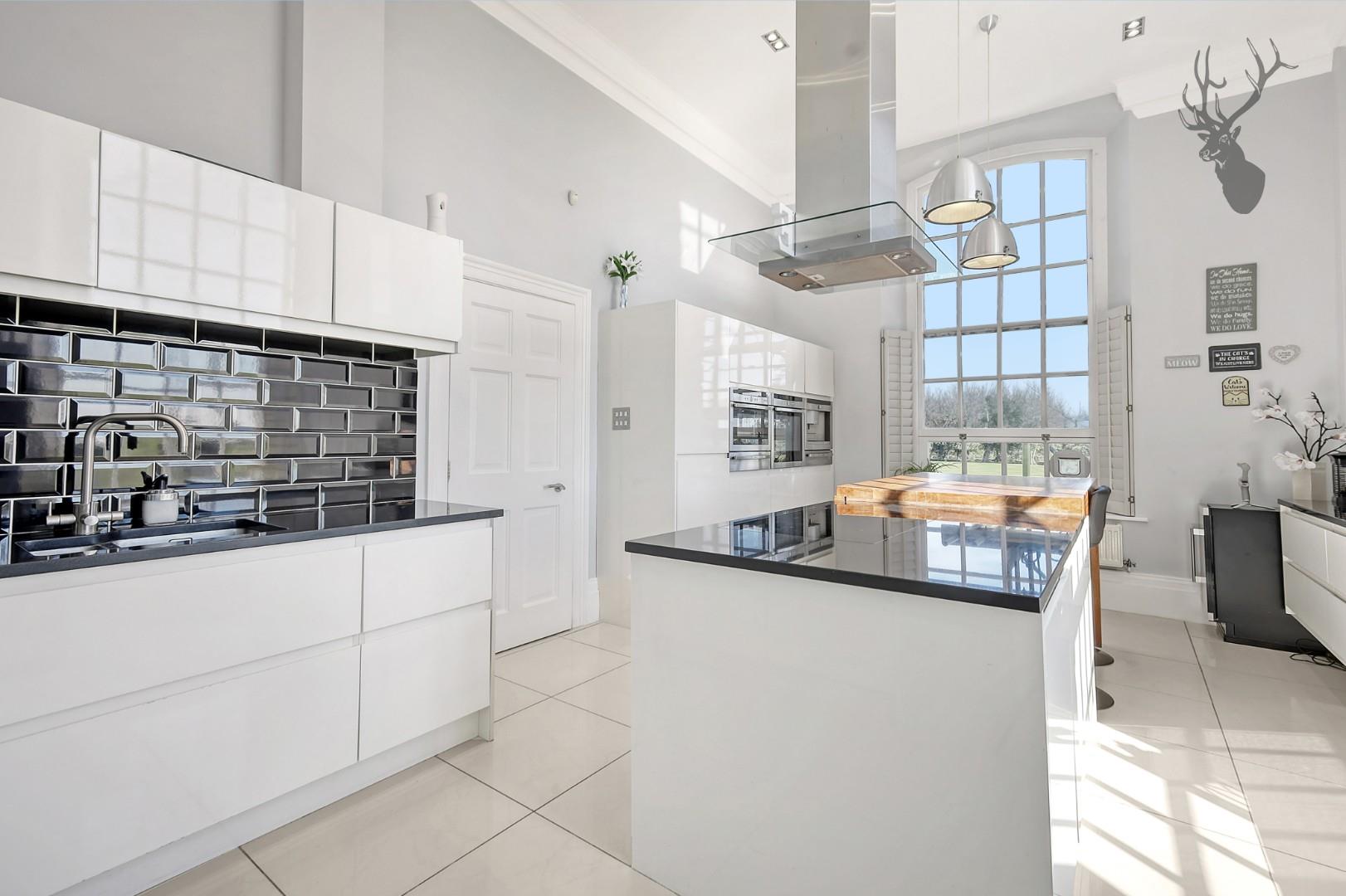 Property For Sale Hill Hall, Theydon Mount, CM16 3 Bedroom Apartment