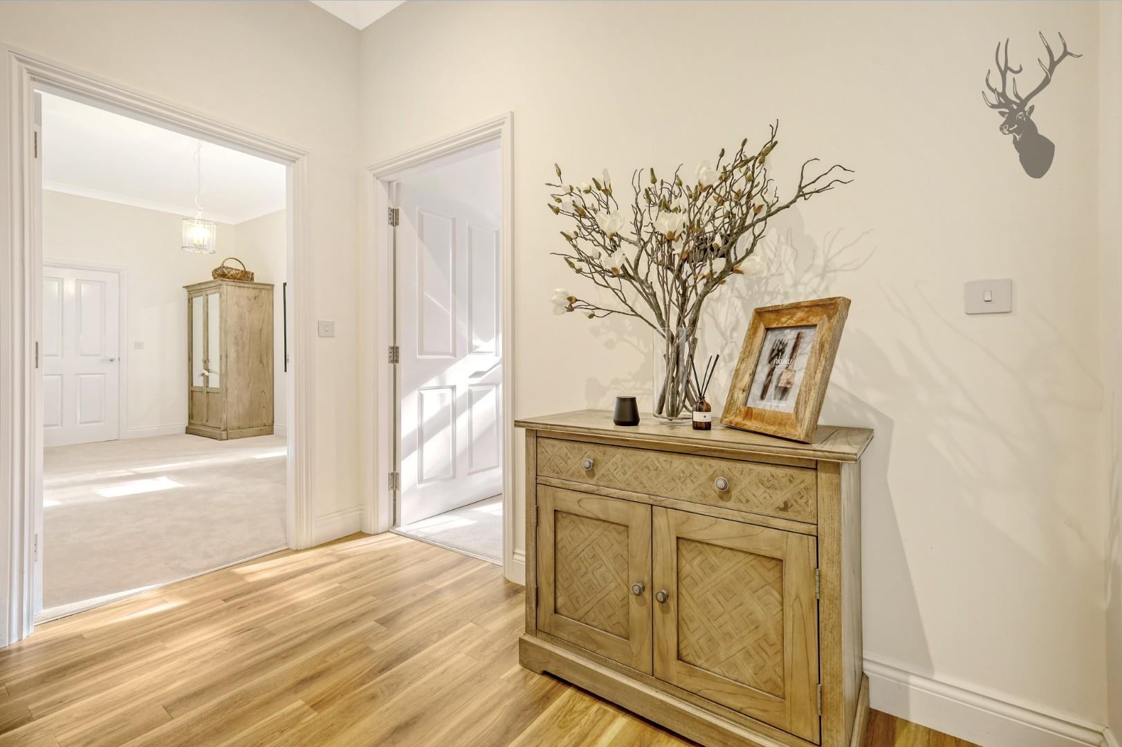 Property For Sale Lambourne Road, Chigwell, IG7 2 Bedroom Apartment