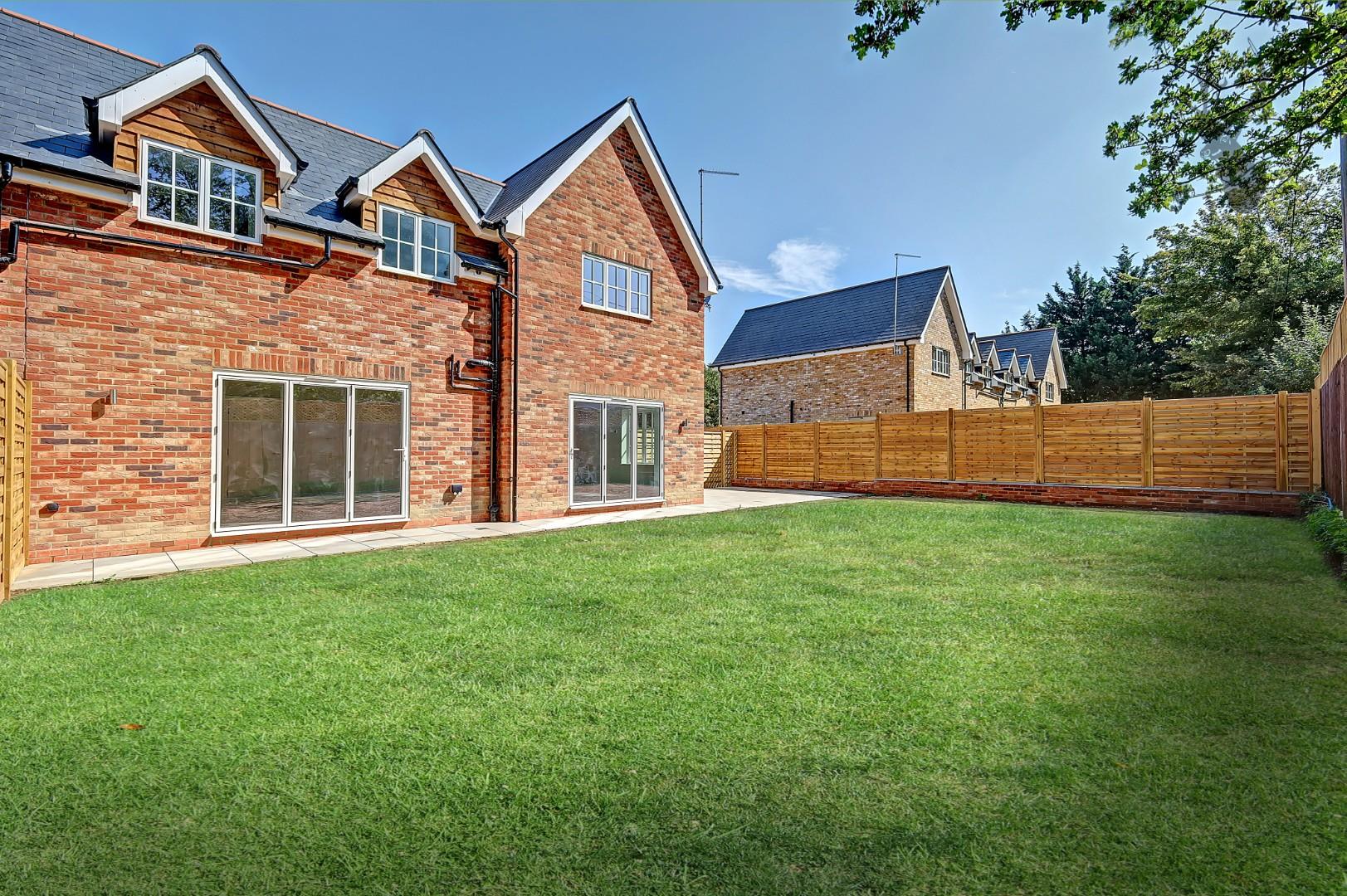 Property For Sale Crown Hill, Waltham Abbey, EN9 3 Bedroom House