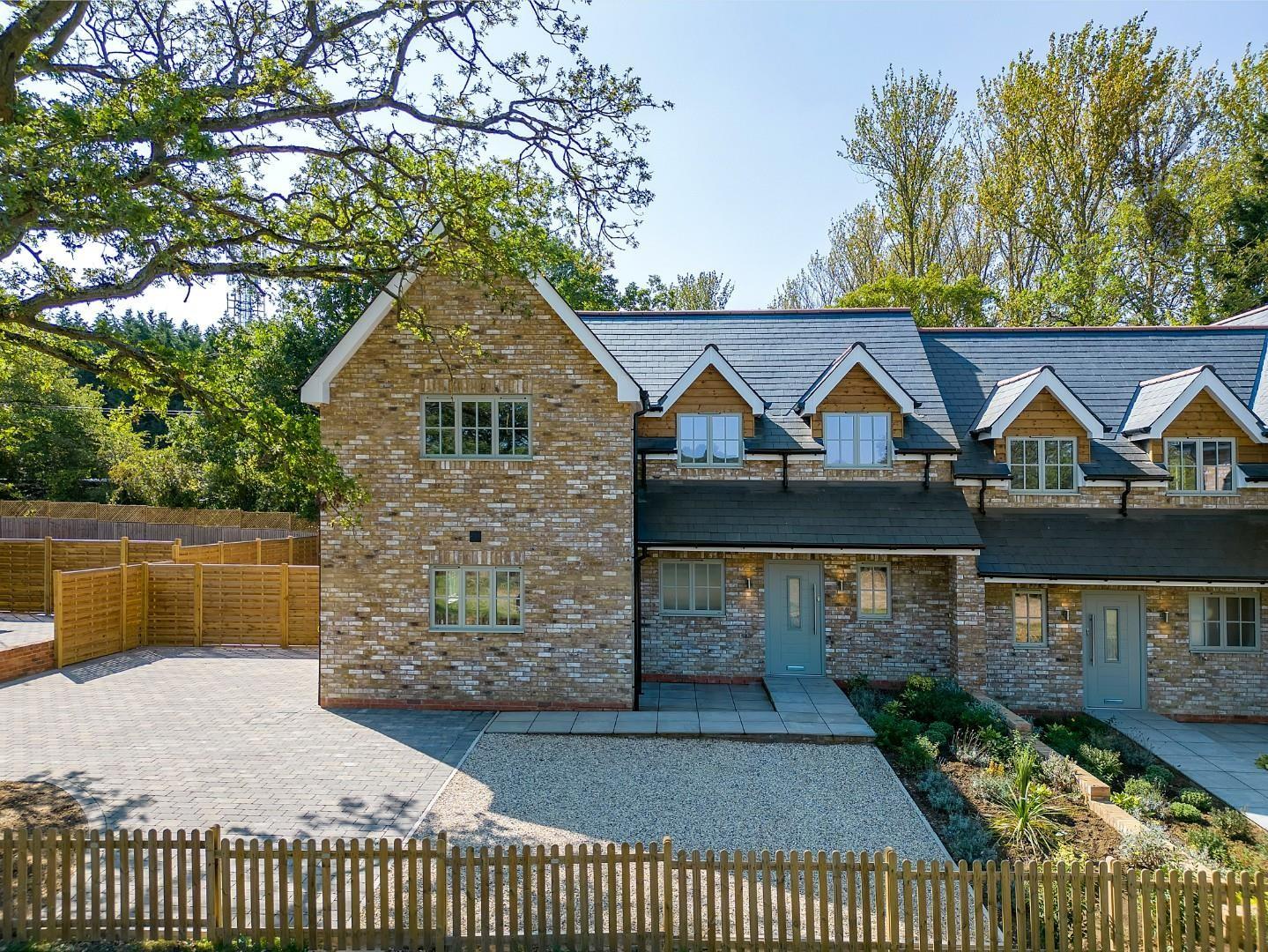 Property For Sale Crown Hill, Waltham Abbey, EN9 3 Bedroom House