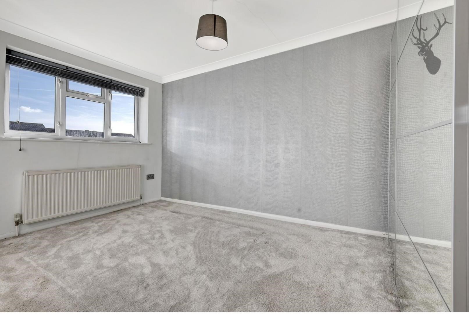 Property For Sale Aldwych Close, Hornchurch, RM12 3 Bedroom House