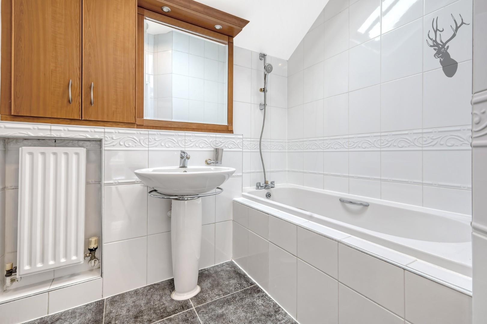 Property For Sale Hill Hall, Theydon Mount, CM16 3 Bedroom House