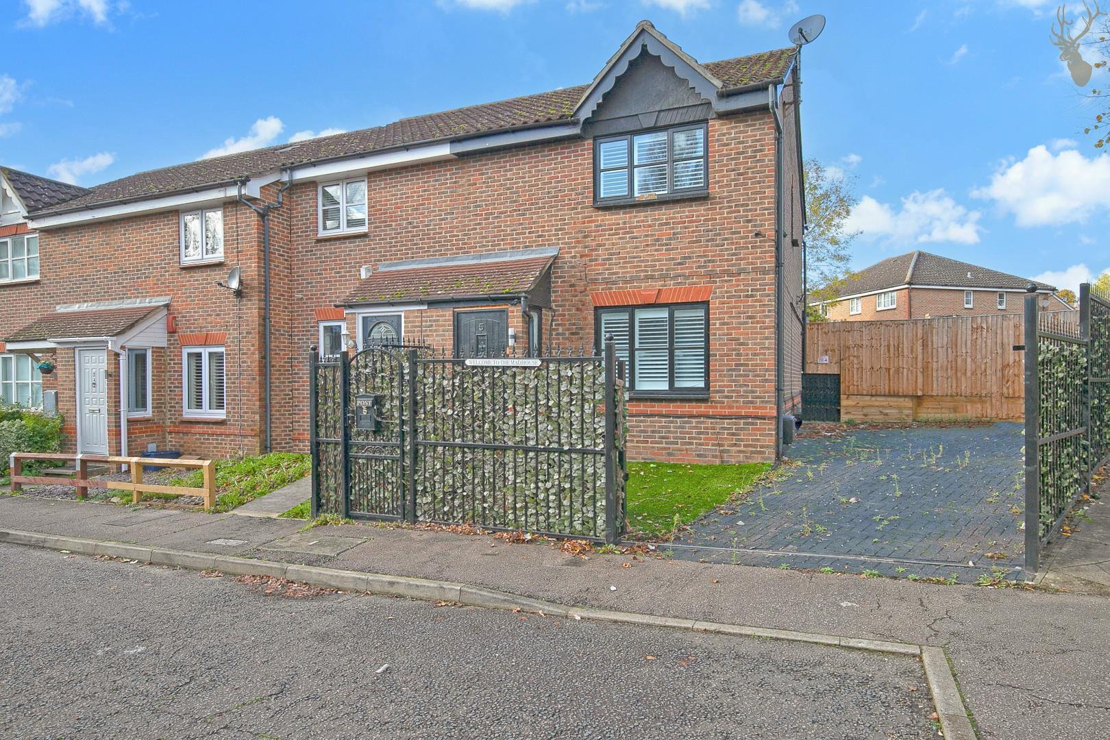 Property For Sale Bryony Close, Loughton, IG10 3 Bedroom House End