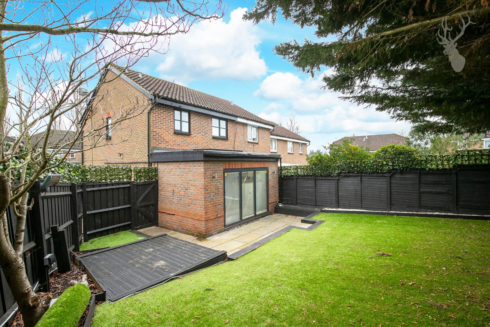 Property For Sale Bryony Close, Loughton, IG10 3 Bedroom House End