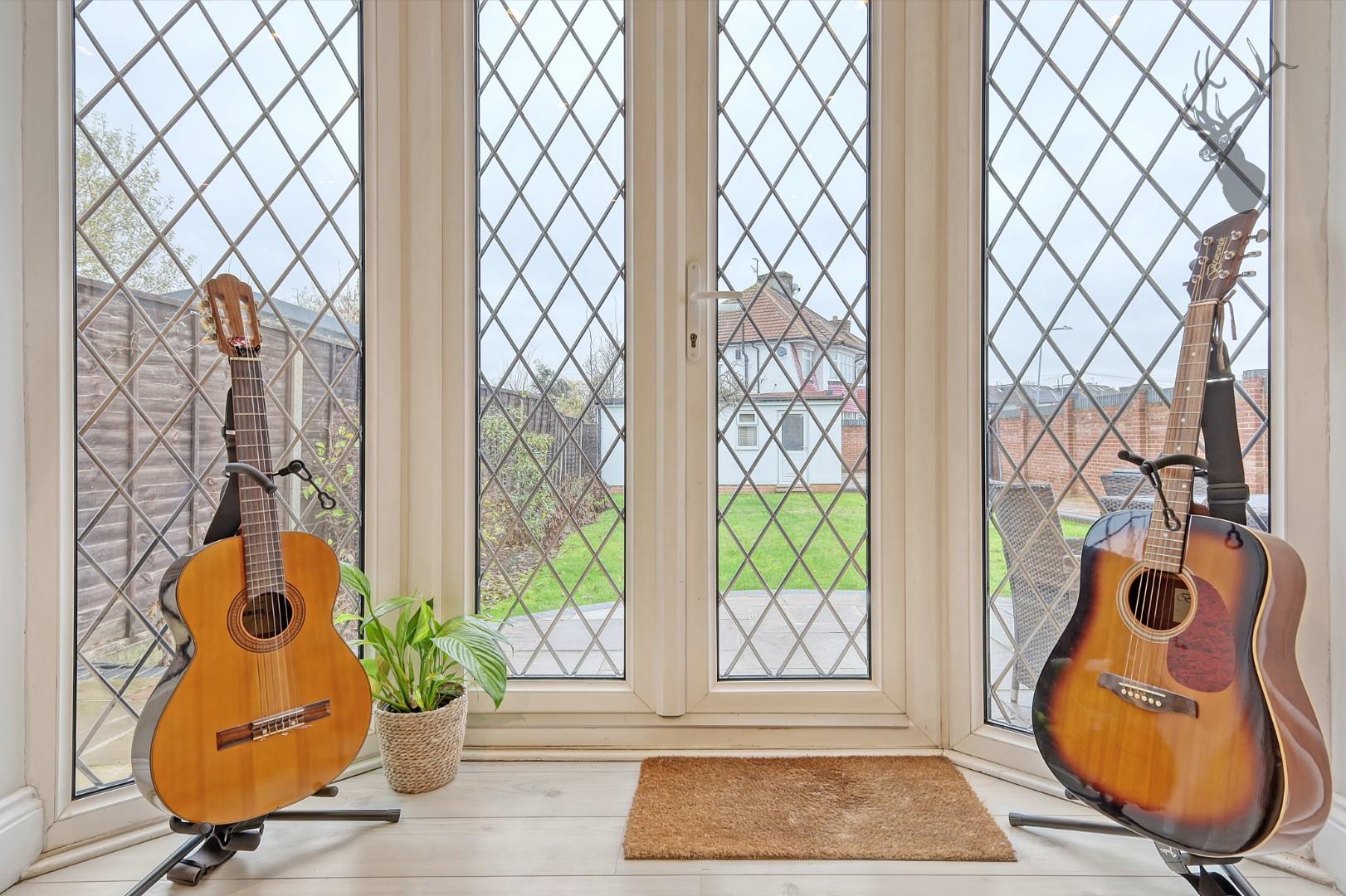 Property For Sale Ewellhurst Road, Ilford, IG5 3 Bedroom Chalet