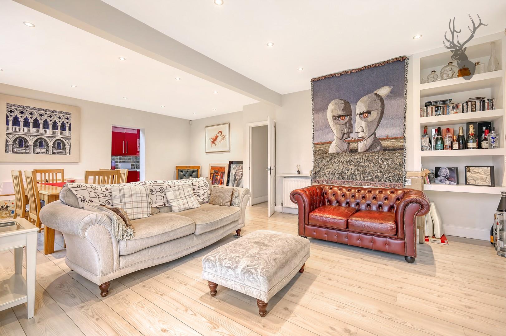 Property For Sale Ewellhurst Road, Ilford, IG5 3 Bedroom Chalet