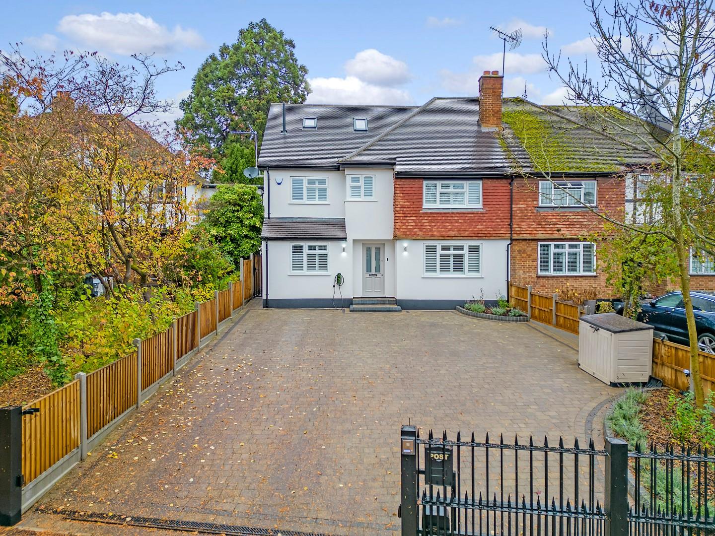 Property For Sale Newnham Close, Loughton, IG10 5 Bedroom House
