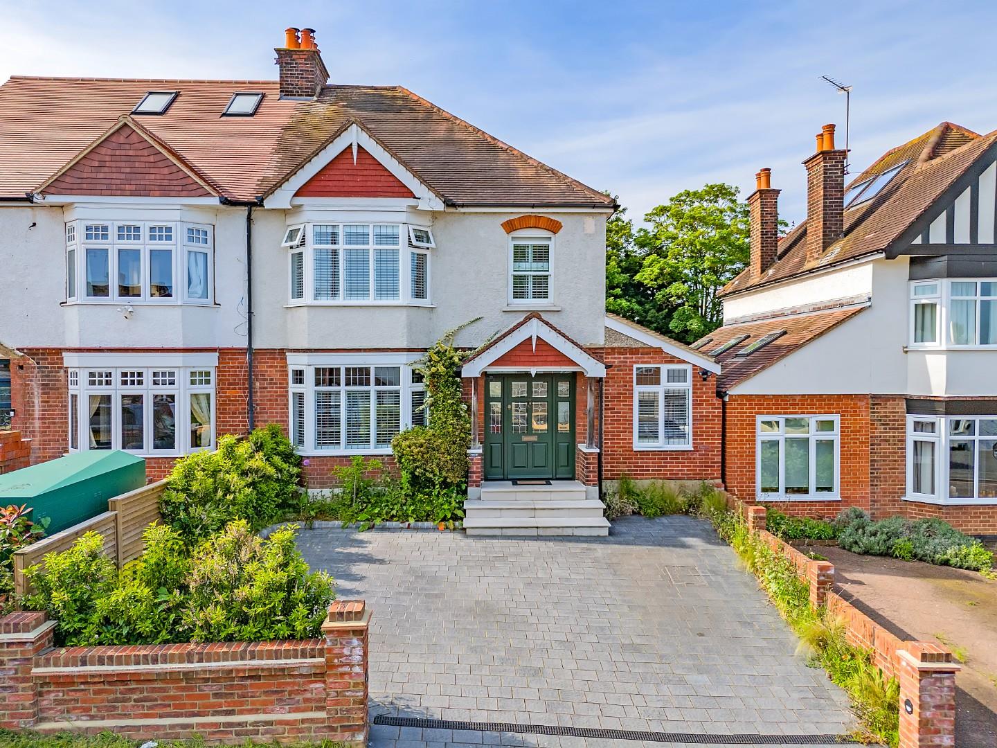 Hill Road Theydon Bois CM16
