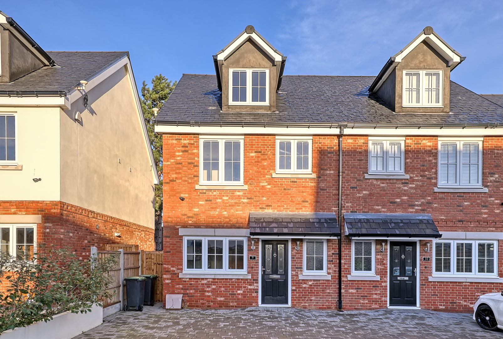 Property For Sale Oak Hill Road, Stapleford Abbotts, RM4 3 Bedroom