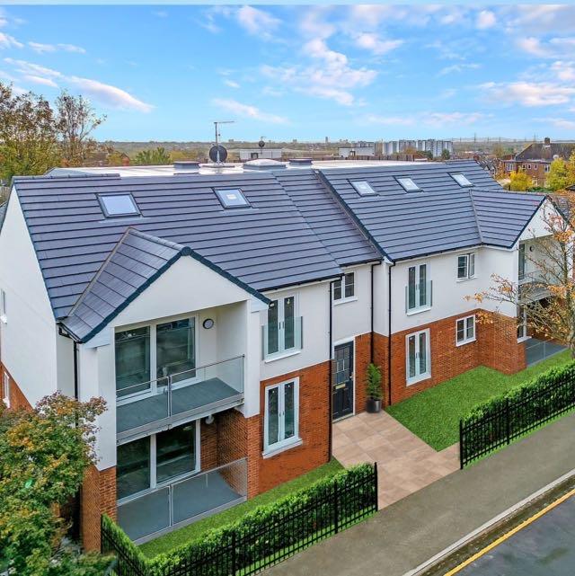 Property For Sale Madeira Grove, Woodford Green, IG8 2 Bedroom Apartment Ground Floor