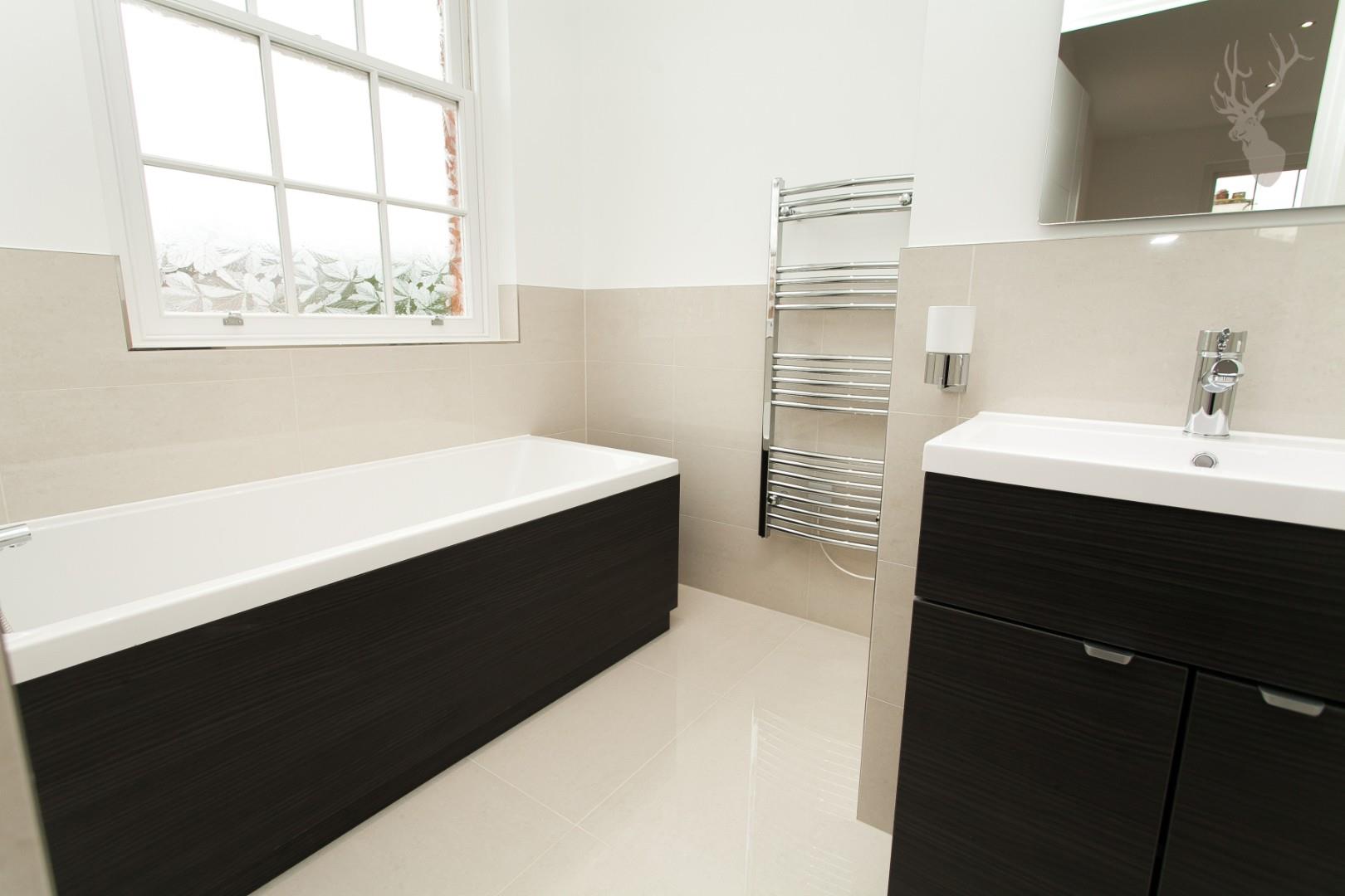 Property For Sale Bury Road, Sewarstonebury, Chingford, E4 2 Bedroom Flat First Floor