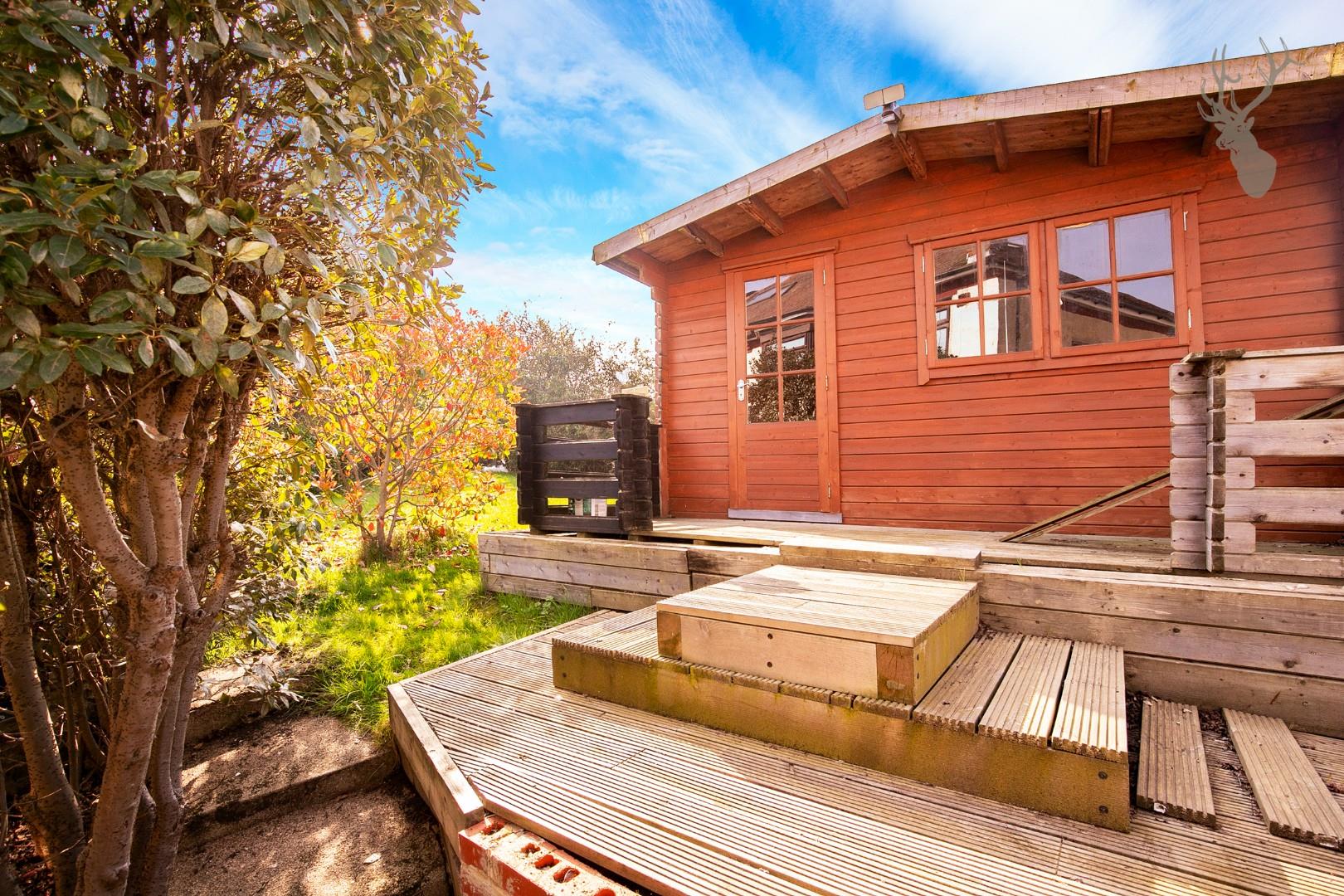 Property For Sale Rampton Close, Chingford, E4 3 Bedroom House