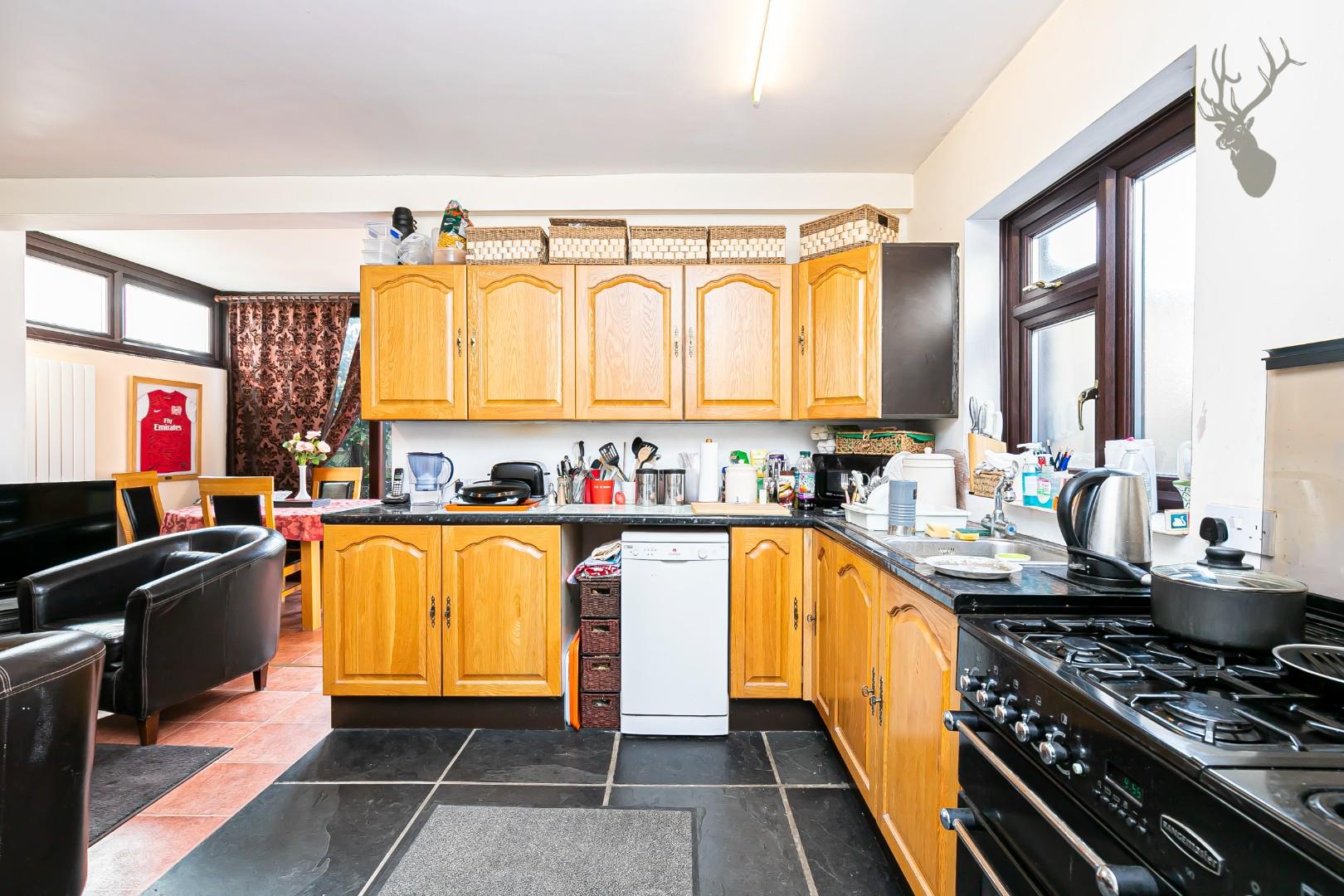 Property For Sale Rampton Close, Chingford, E4 3 Bedroom House