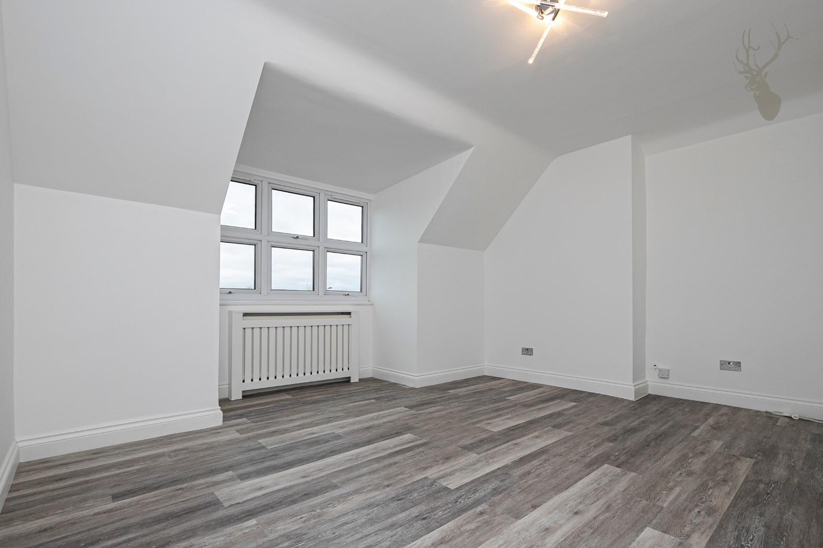Property For Sale Forest Avenue, Chingford, E4 2 Bedroom Flat Third