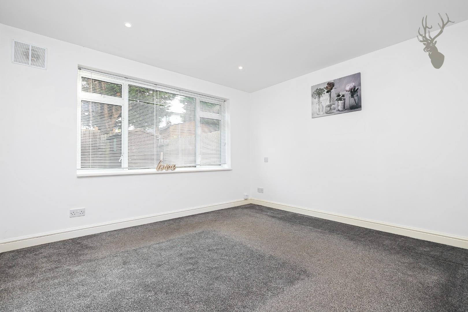 Property For Sale Markfield Gardens, Chingford, E4 2 Bedroom Flat